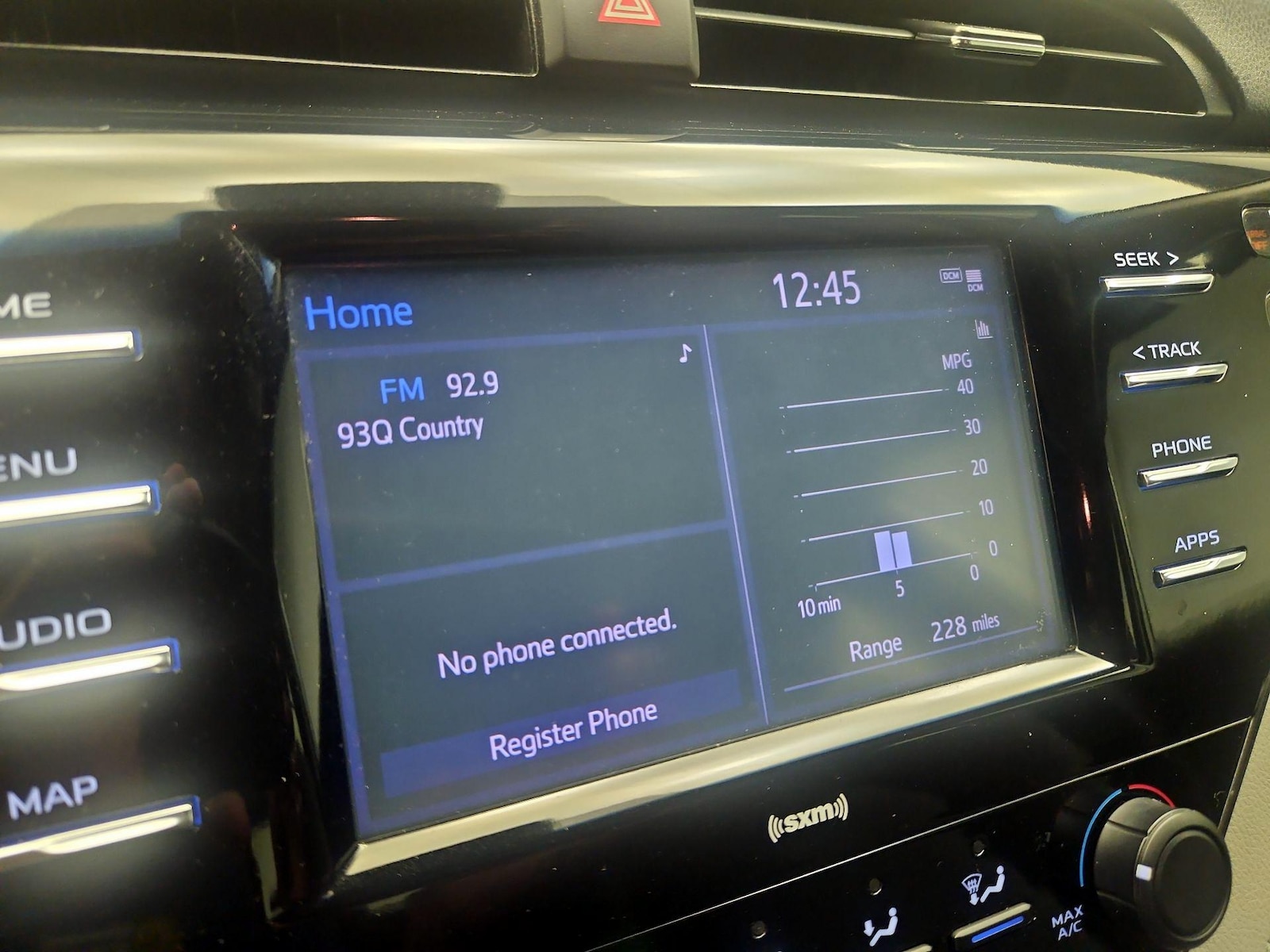 2020 Toyota Camry LE - Photo 16