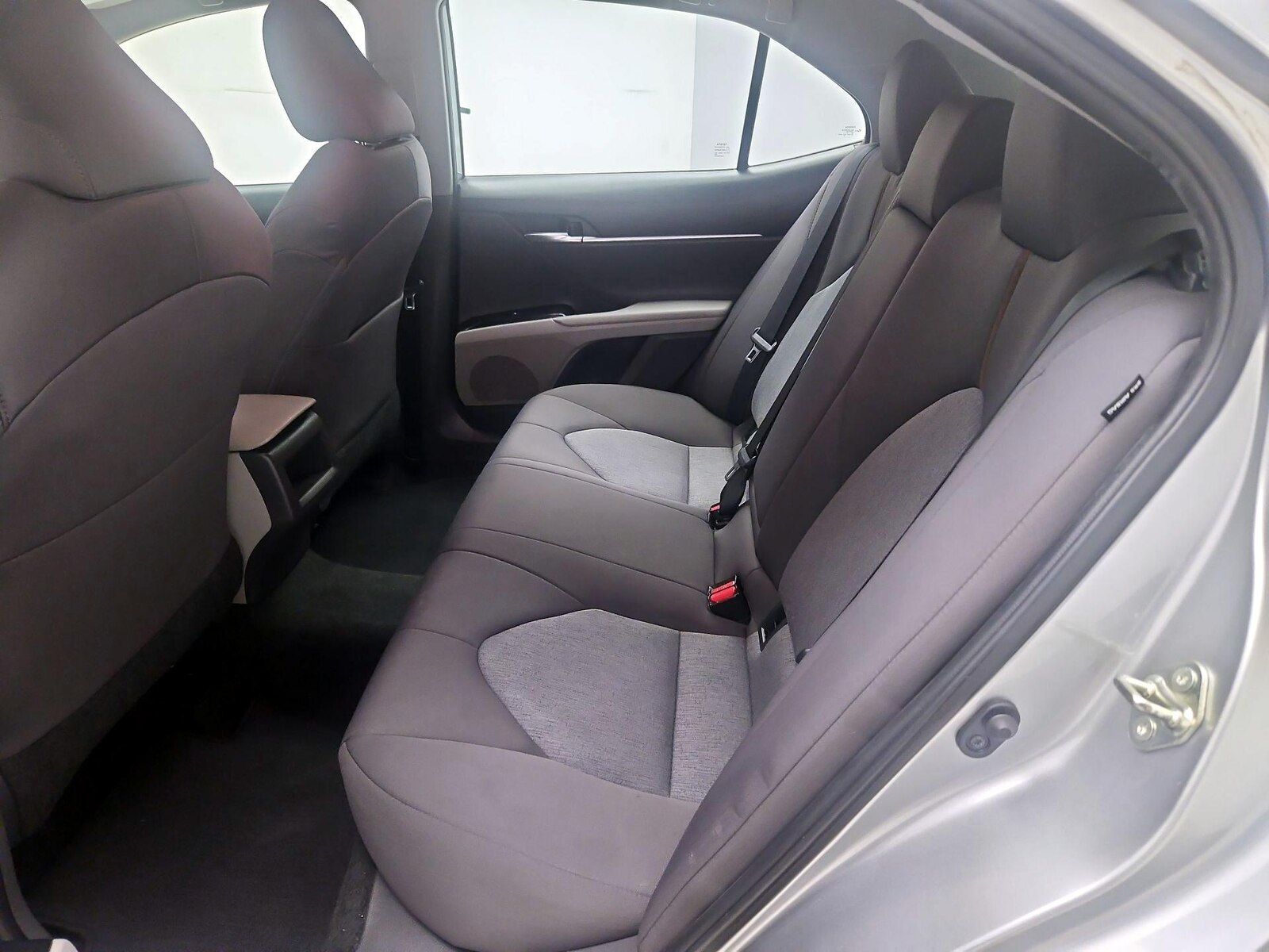 2020 Toyota Camry LE - Photo 20