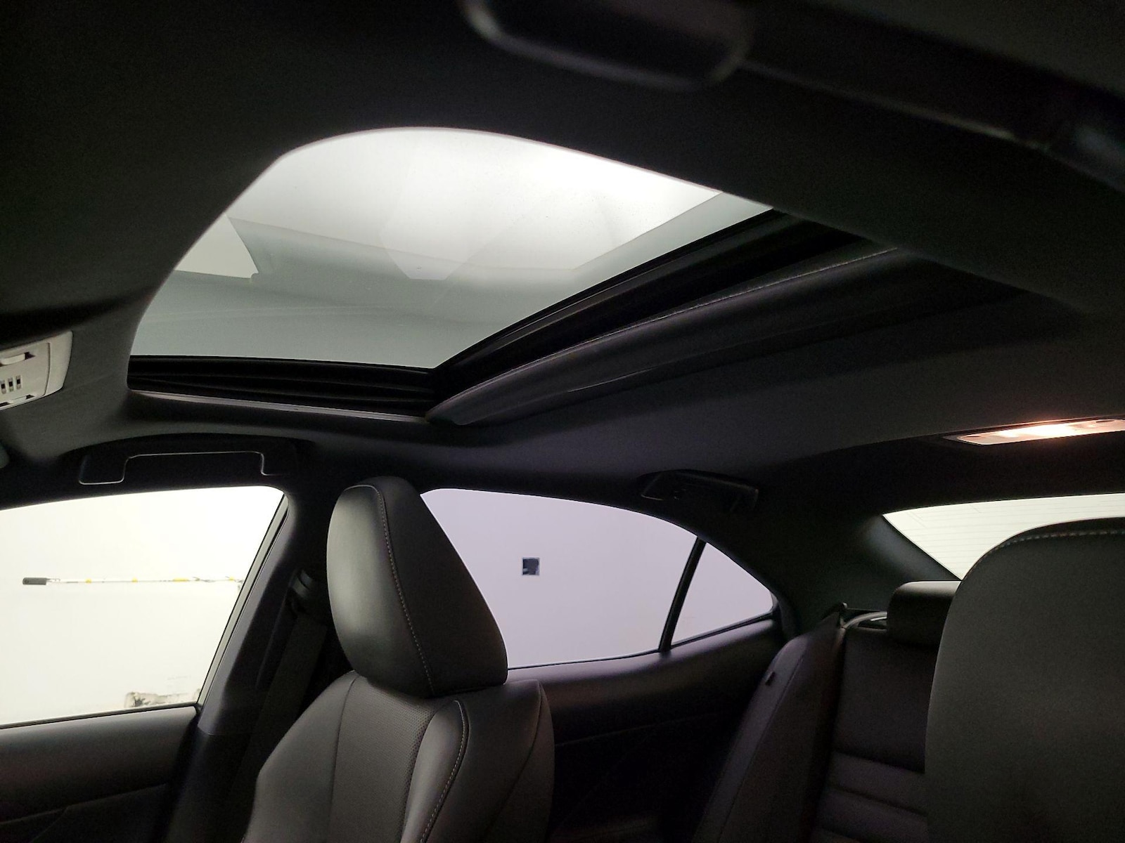 Sunroof(s) & Overhead Airbags