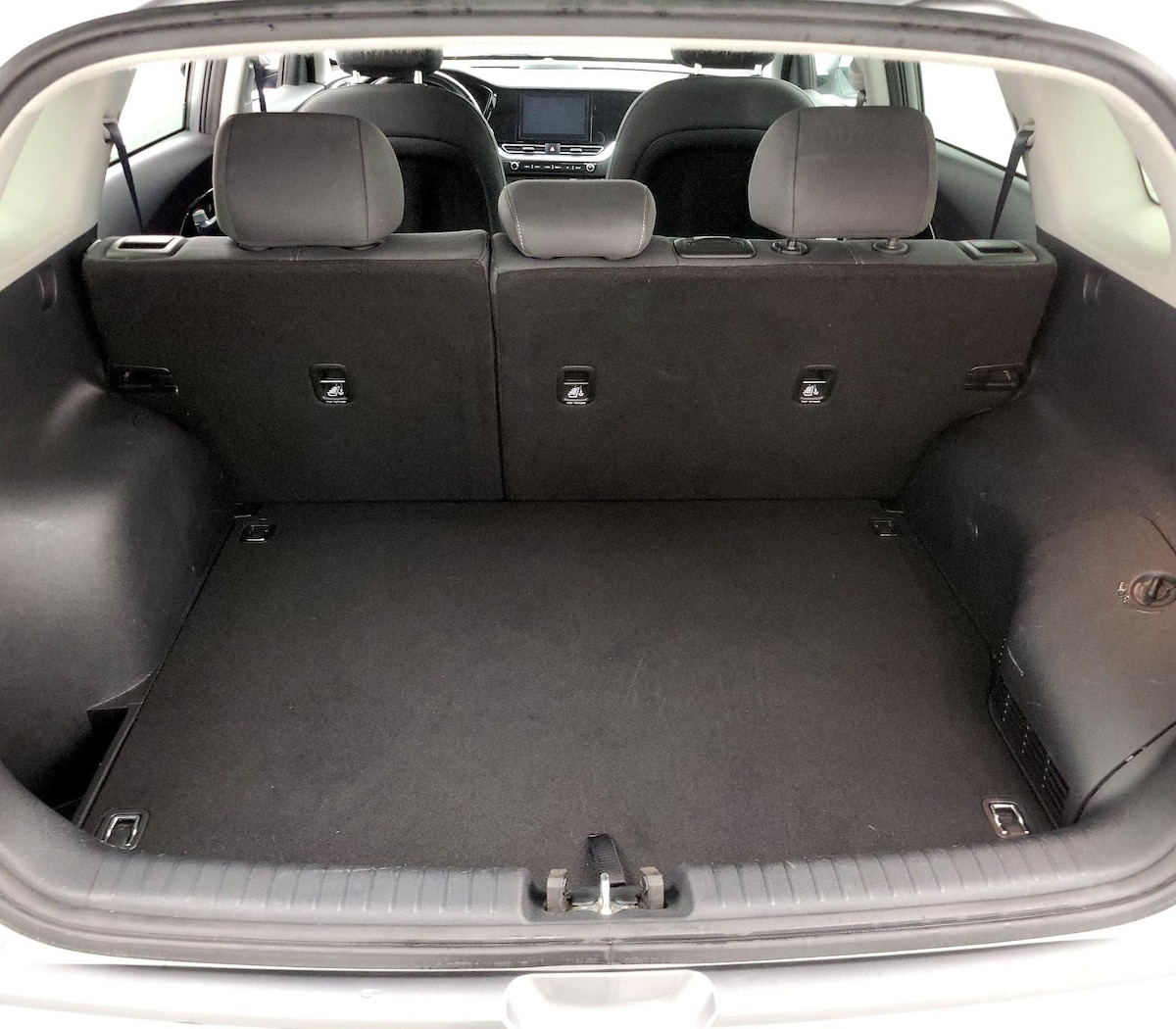 Trunk/Cargo (Seats Up)