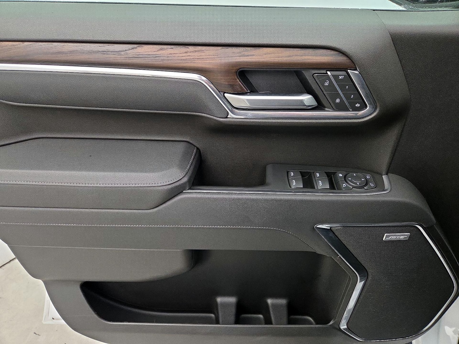 2025 GMC Sierra 1500 SLT - Photo 13