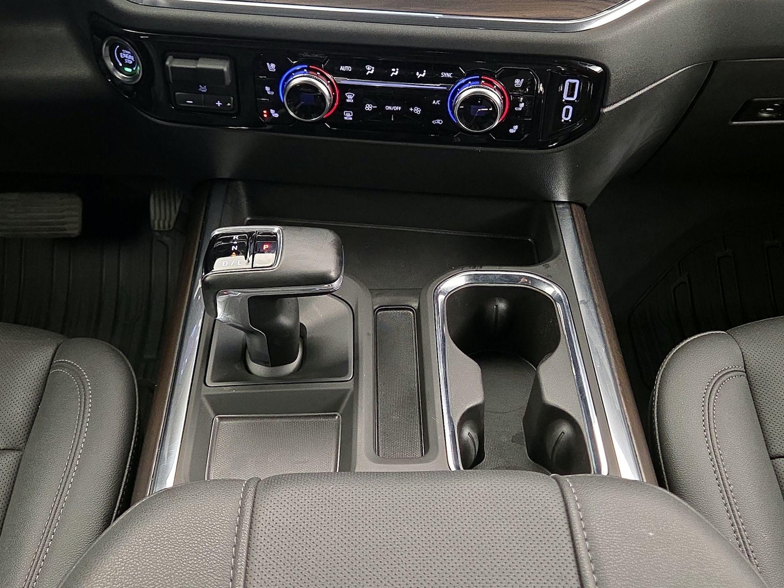 2025 GMC Sierra 1500 SLT - Photo 19