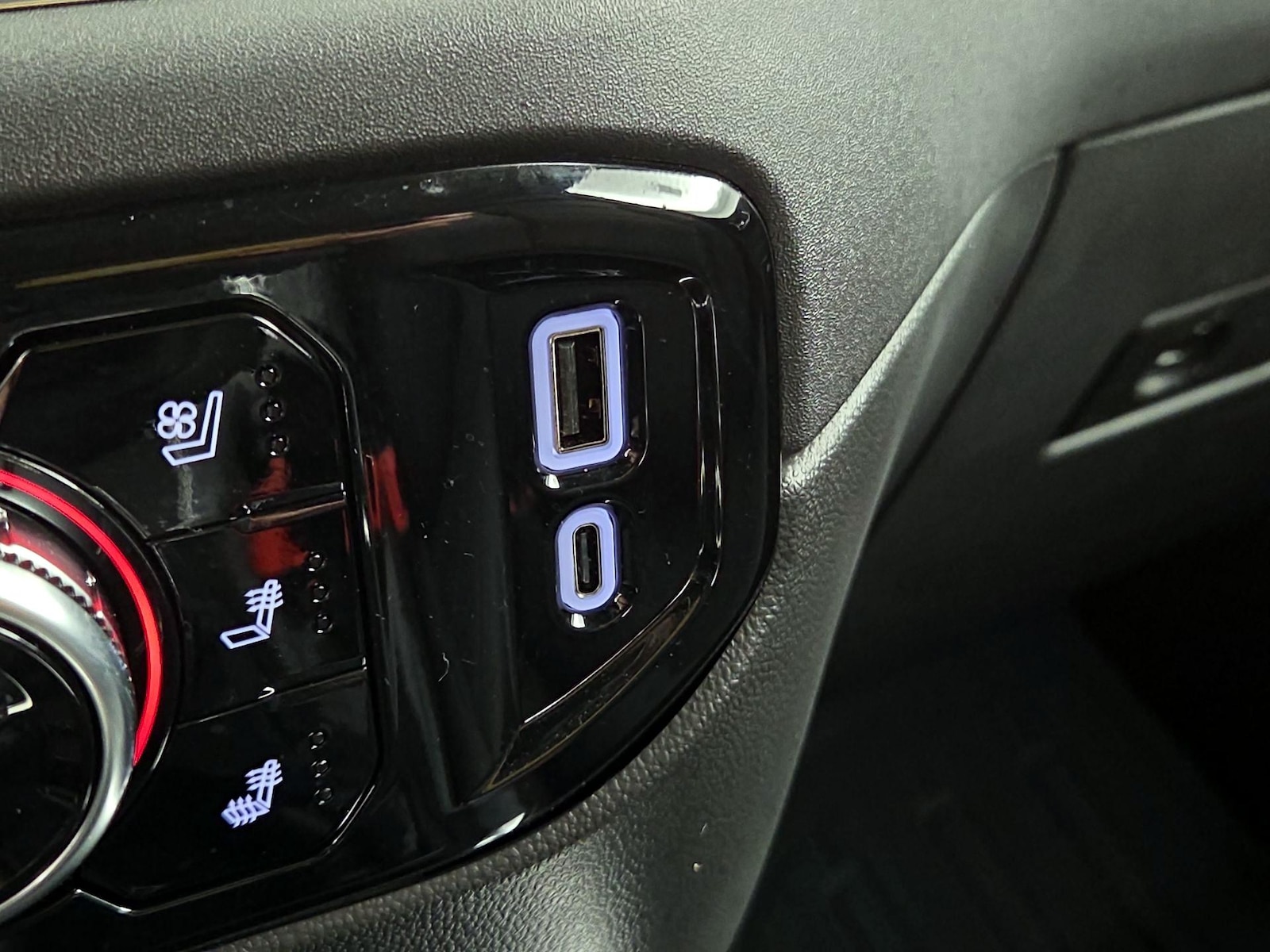 2025 GMC Sierra 1500 SLT - Photo 20
