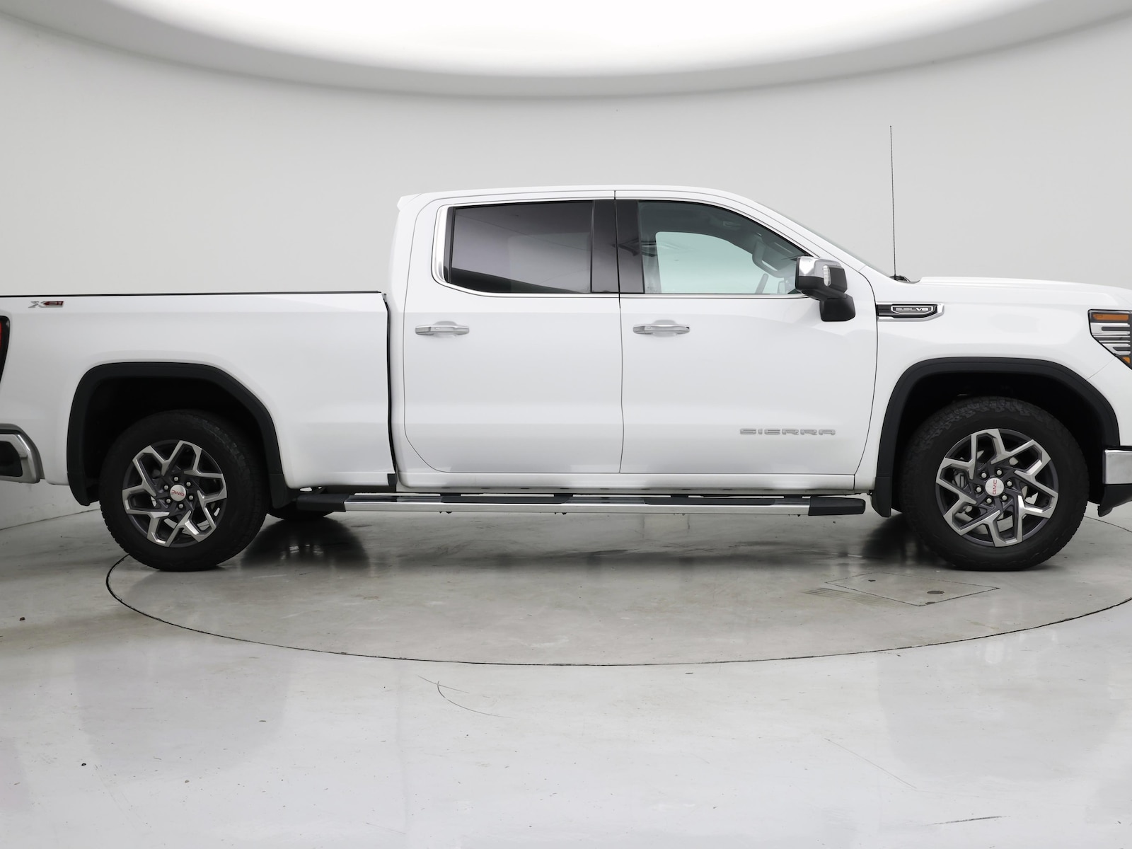 2025 GMC Sierra 1500 SLT - Photo 8