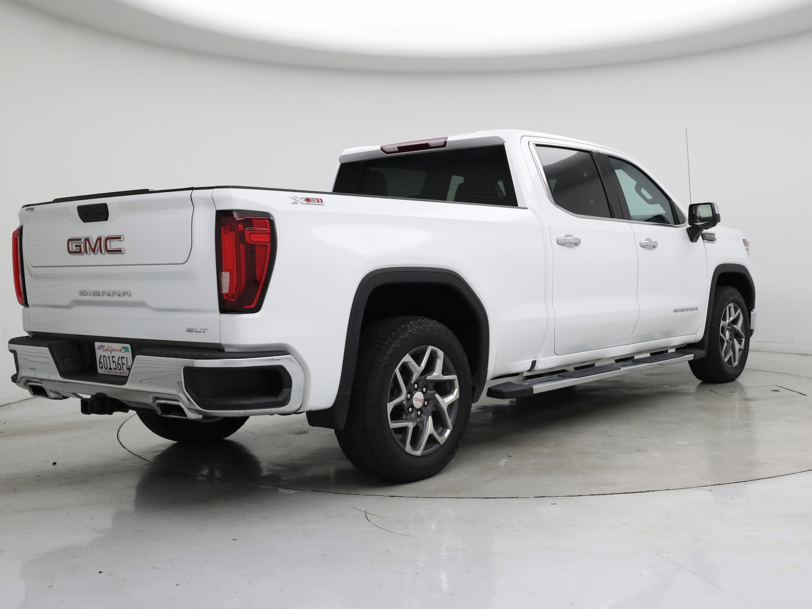 2025 GMC Sierra 1500 SLT - Photo 9
