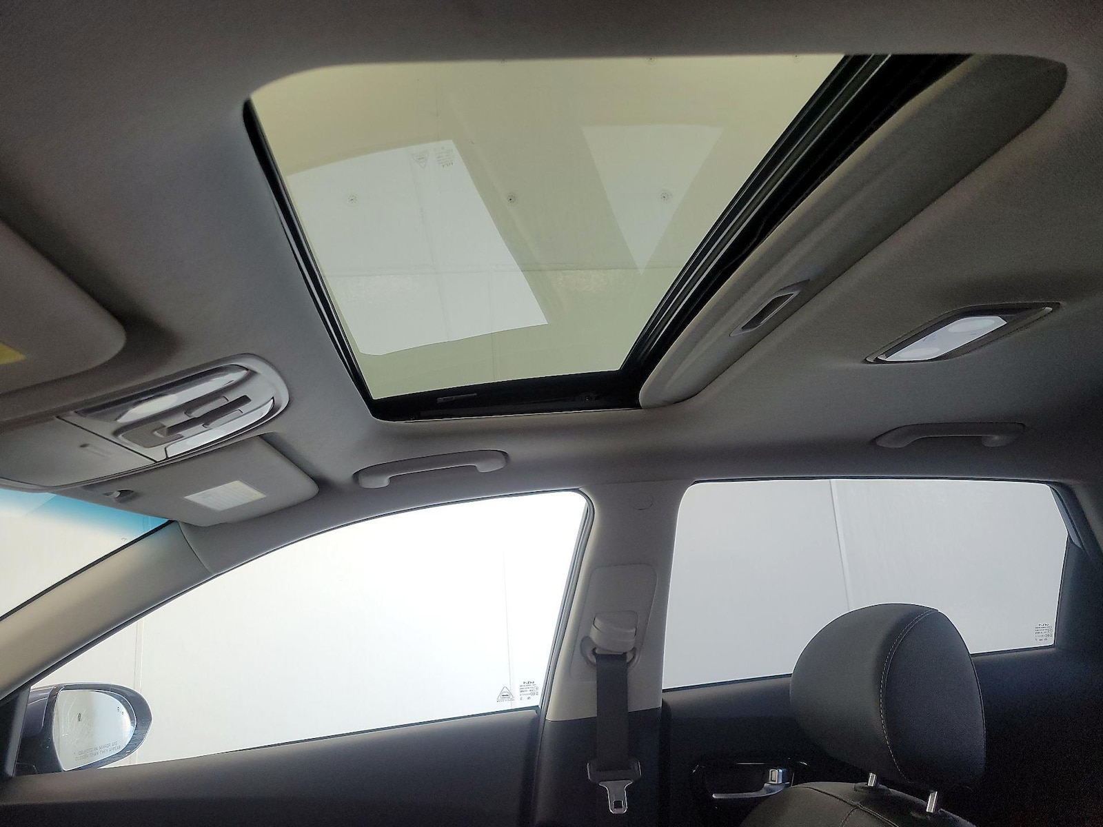 Sunroof(s) & Overhead Airbags