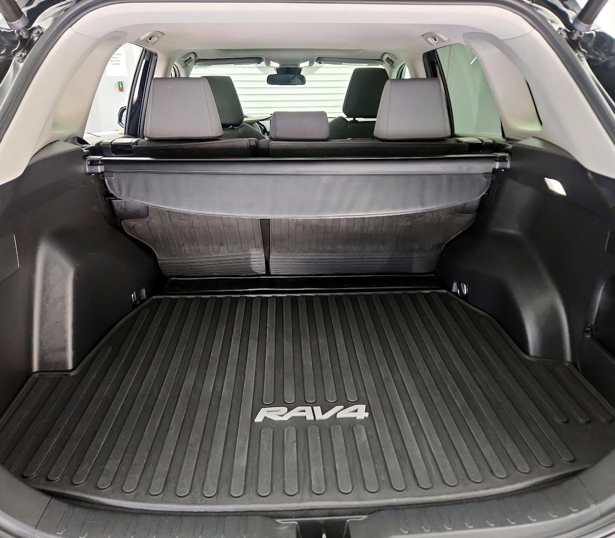 Trunk/Cargo (Seats Up)