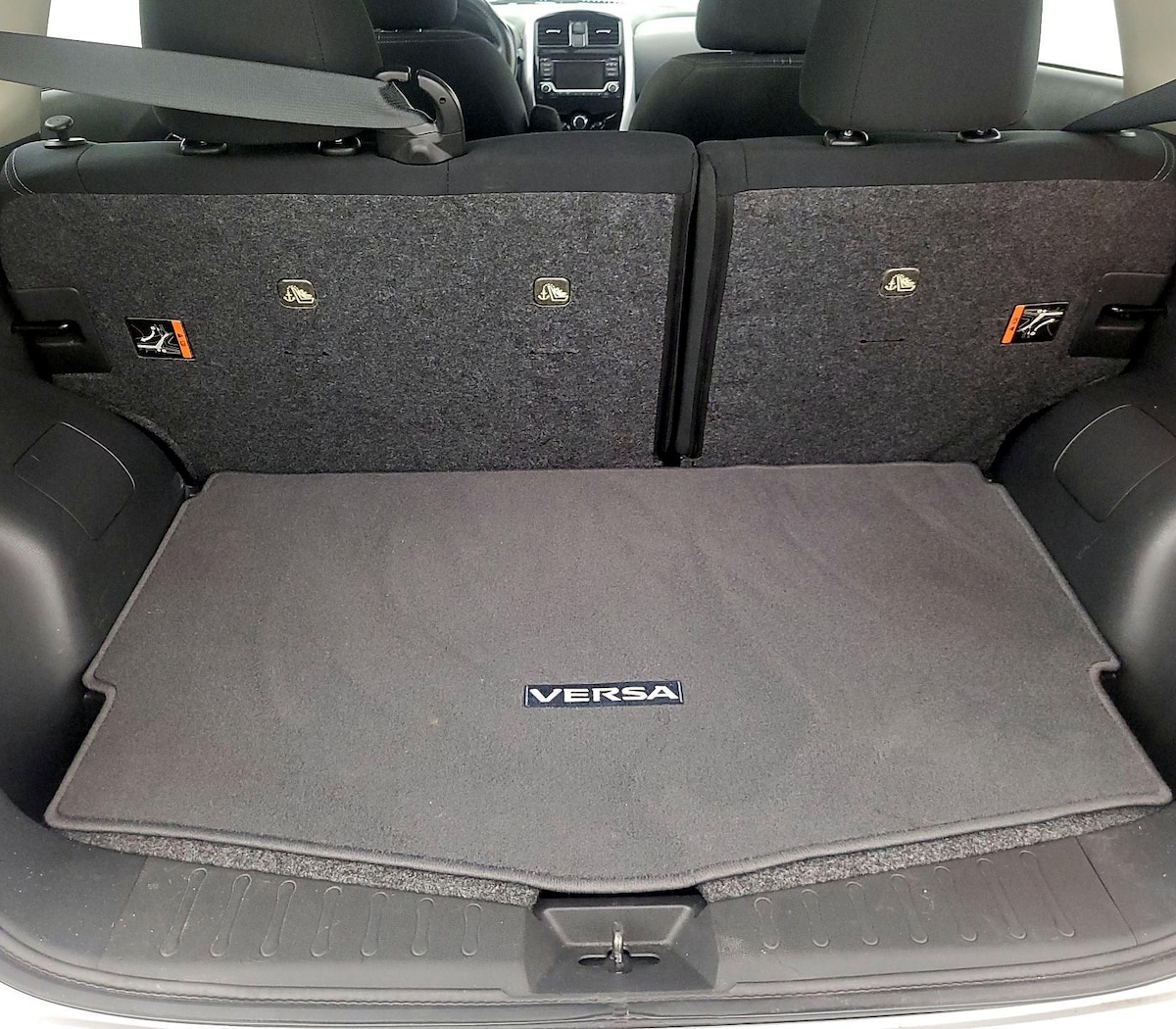 Trunk/Cargo (Seats Up)