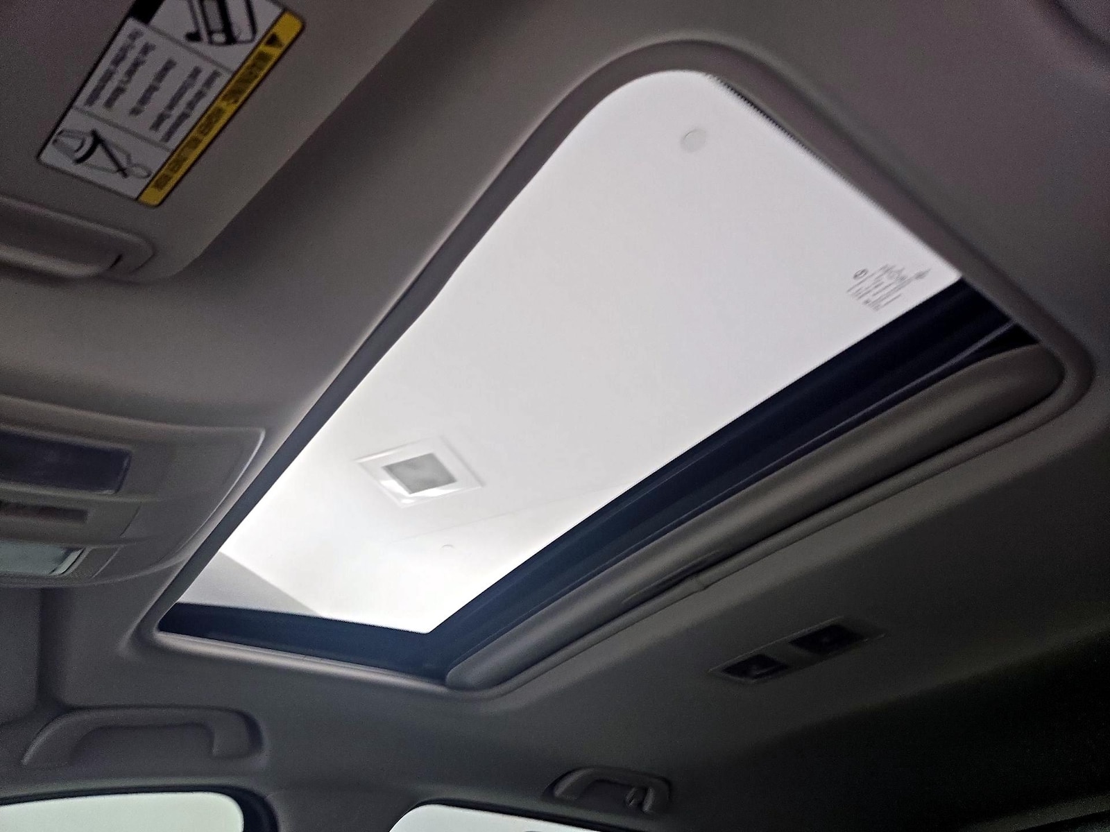 Sunroof(s) & Overhead Airbags