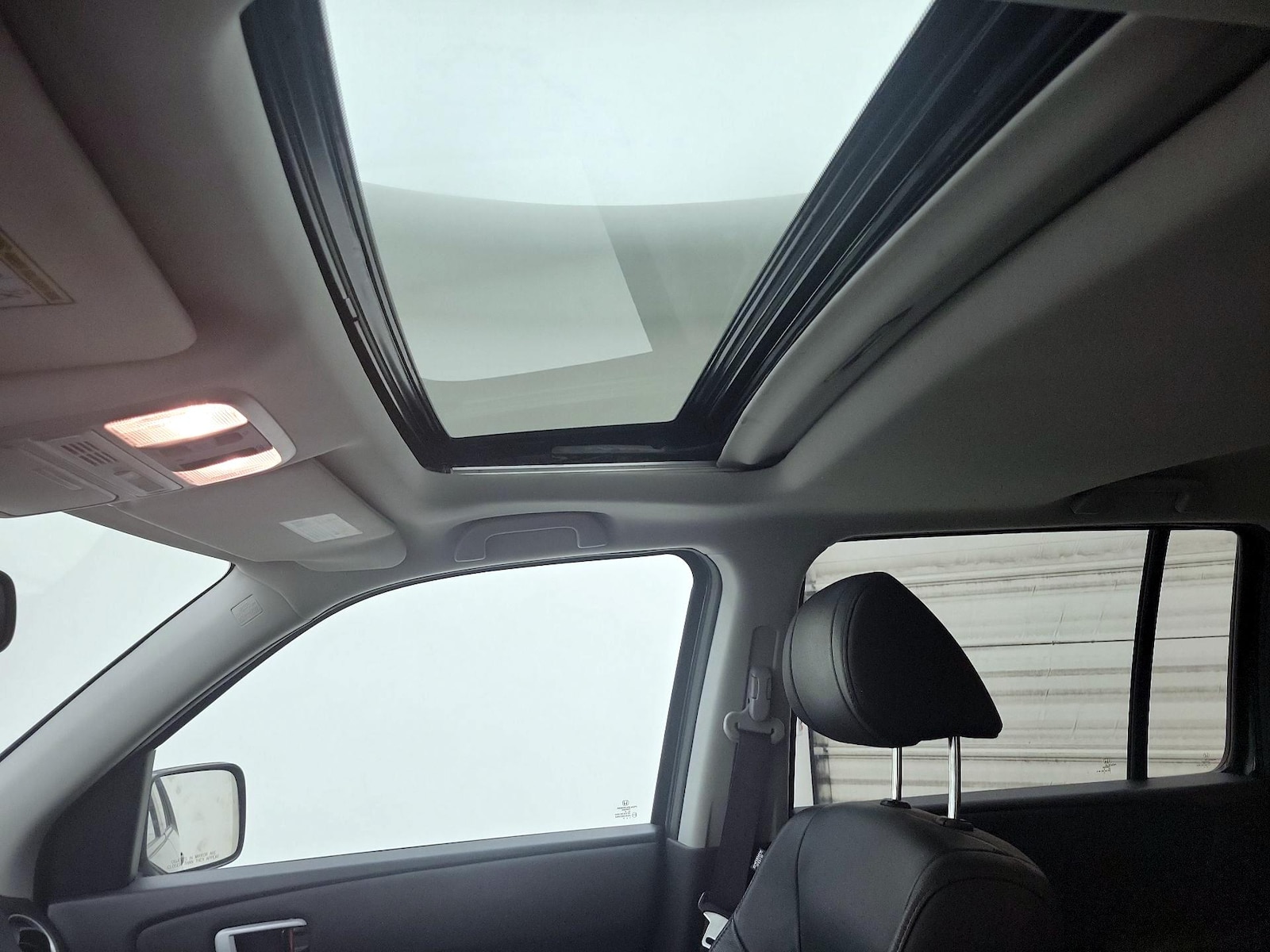 Sunroof(s) & Overhead Airbags