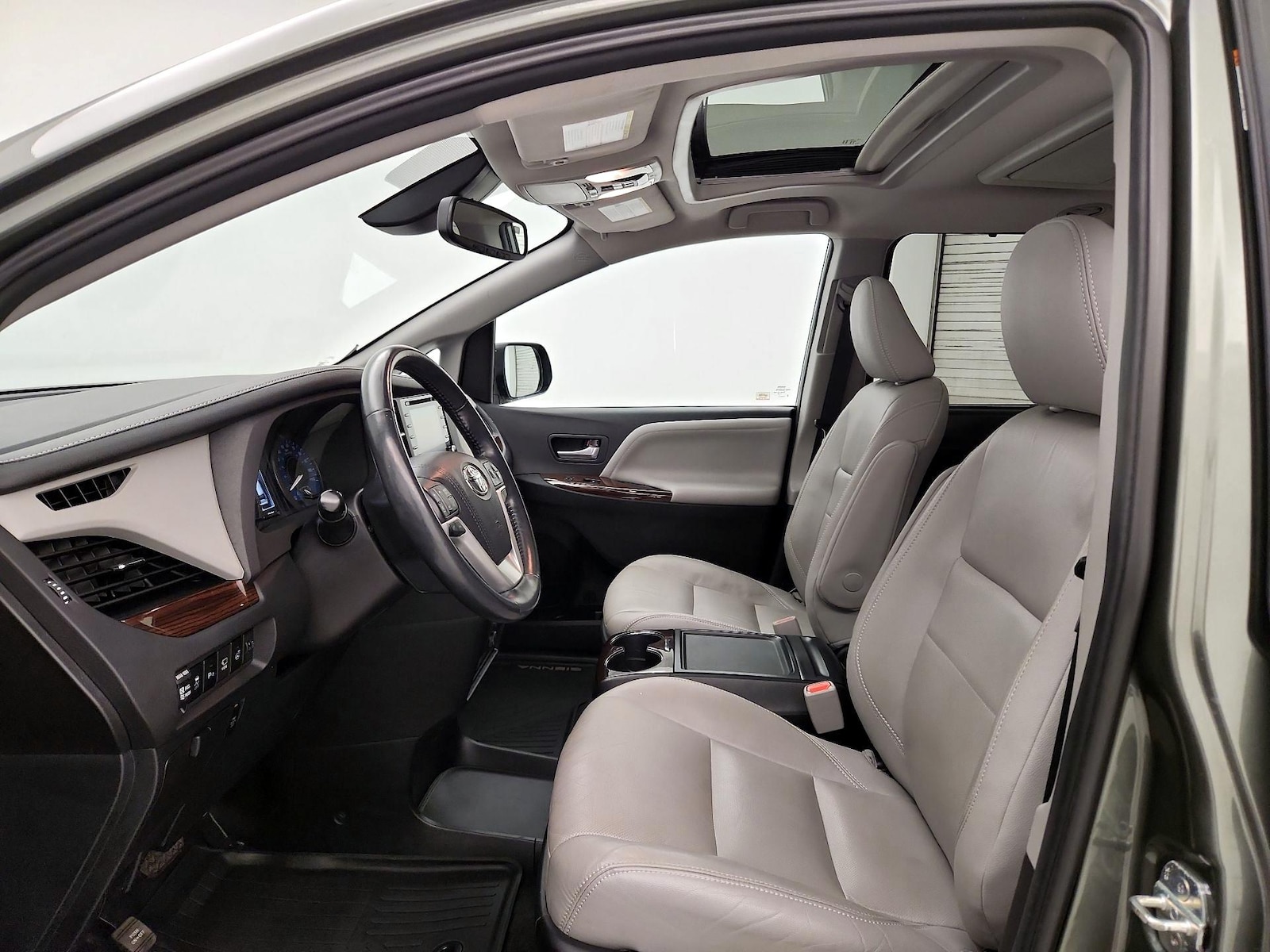 Sunroof(s) & Overhead Airbags
