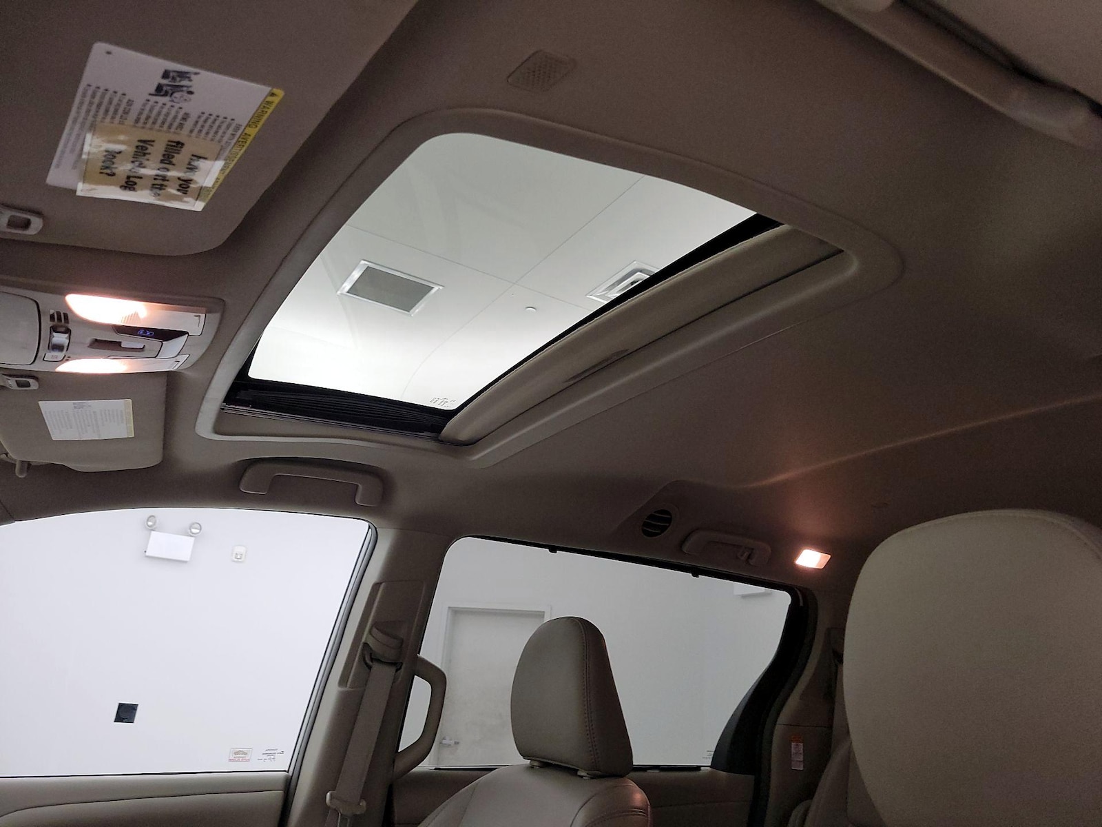 Sunroof(s) & Overhead Airbags