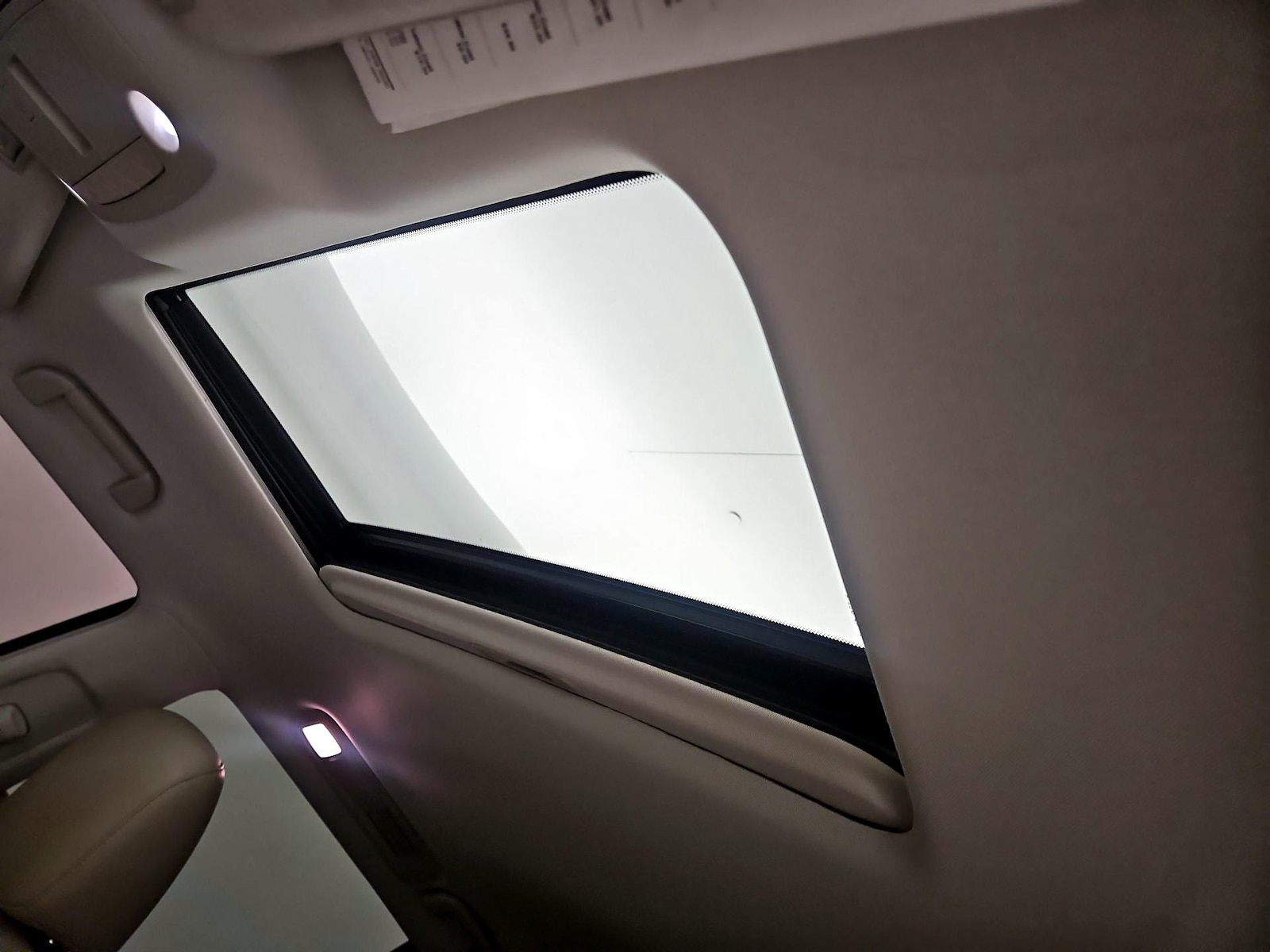 Sunroof(s) & Overhead Airbags