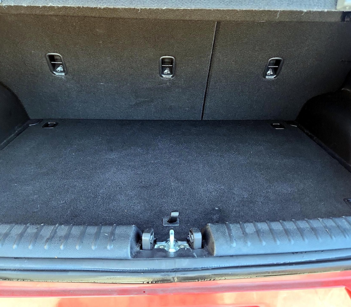 Trunk/Cargo (Seats Up)
