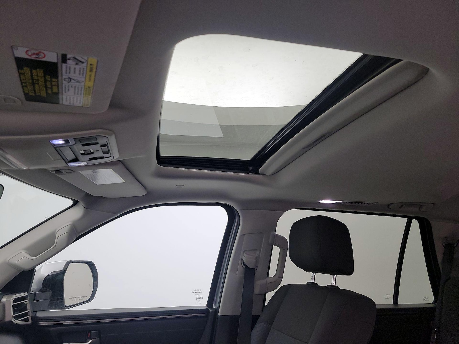 Sunroof(s) & Overhead Airbags