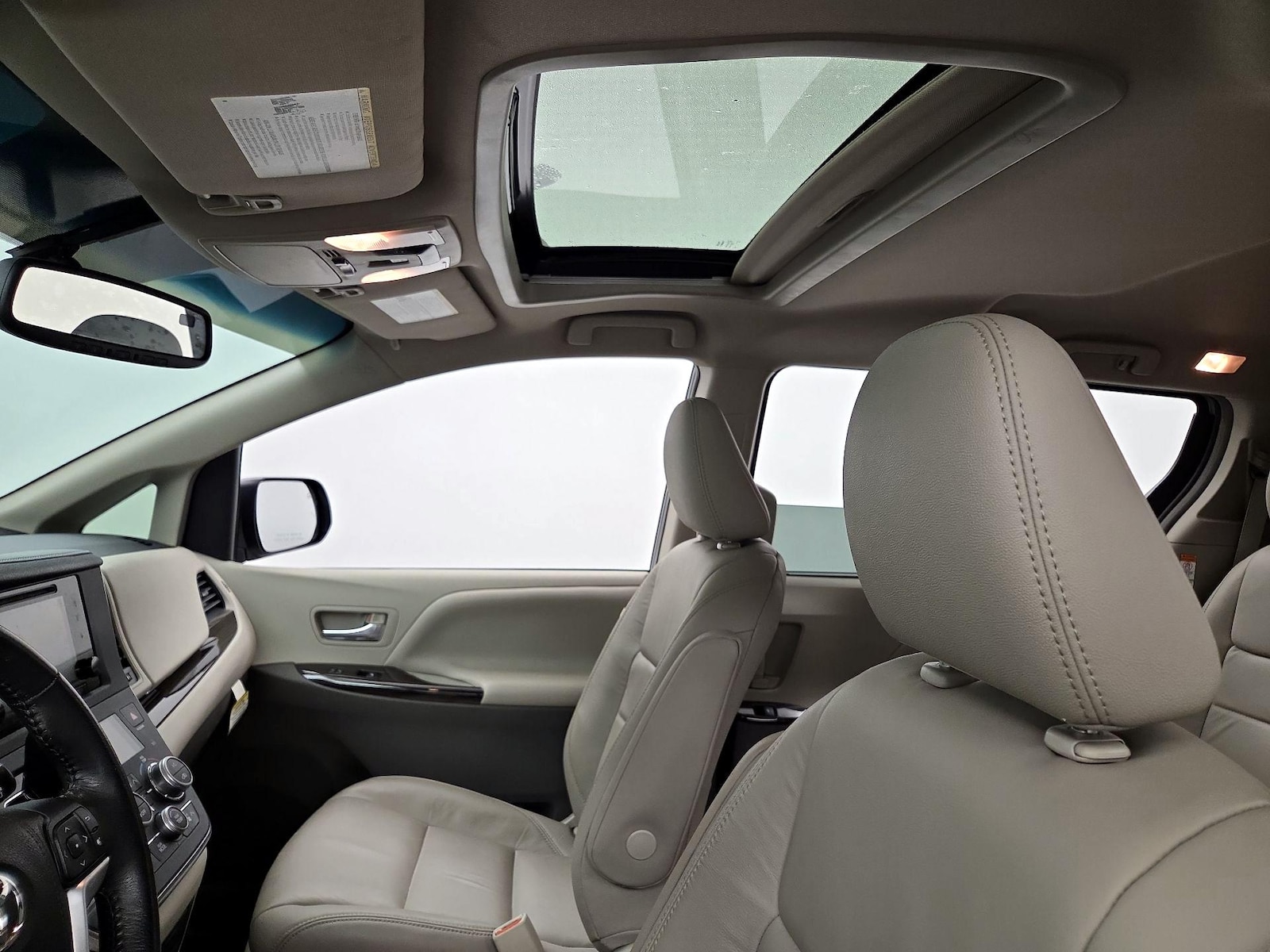 Sunroof(s) & Overhead Airbags