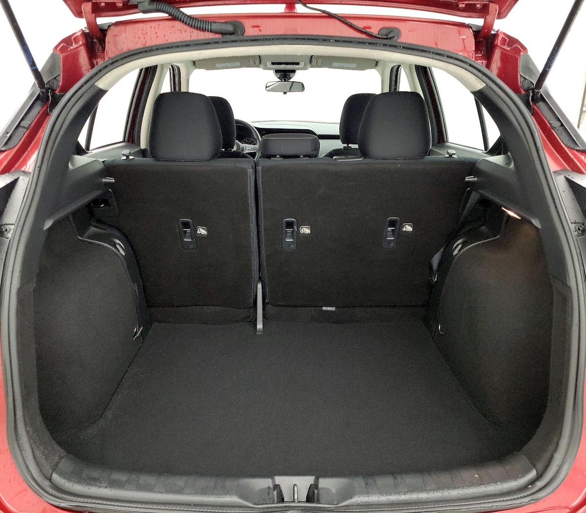 Trunk/Cargo (Seats Up)