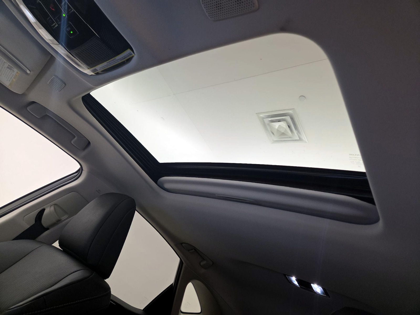 Sunroof(s) & Overhead Airbags