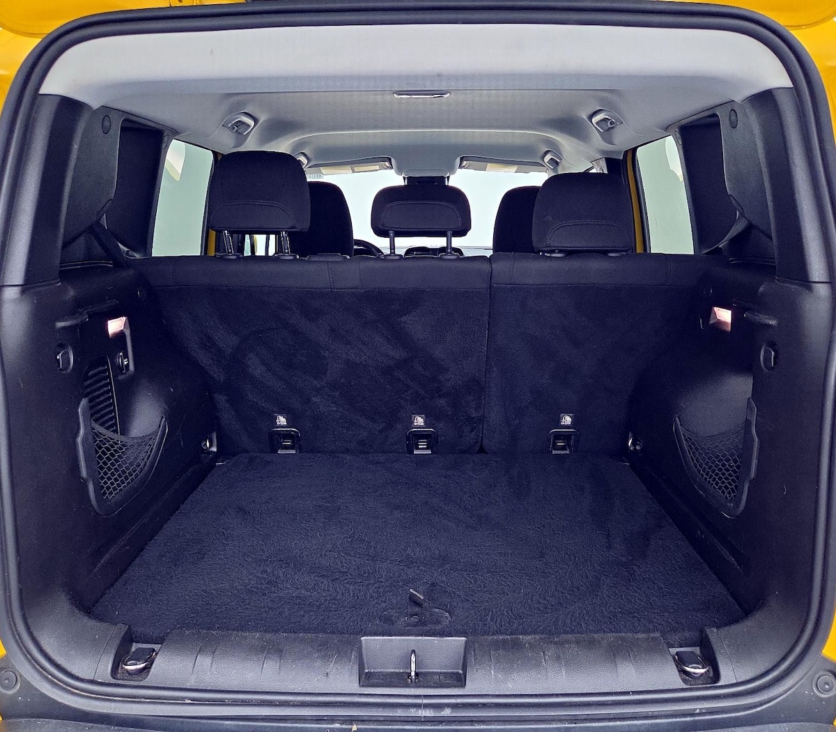 Trunk/Cargo (Seats Up)