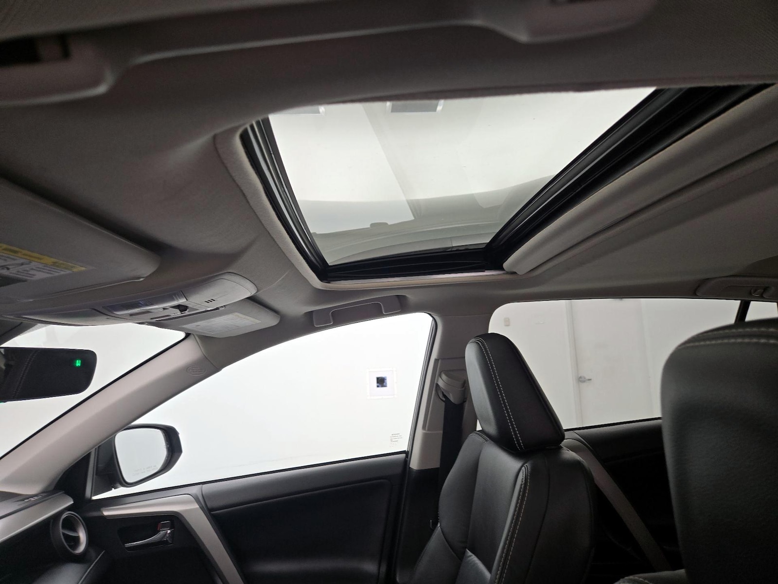Sunroof(s) & Overhead Airbags
