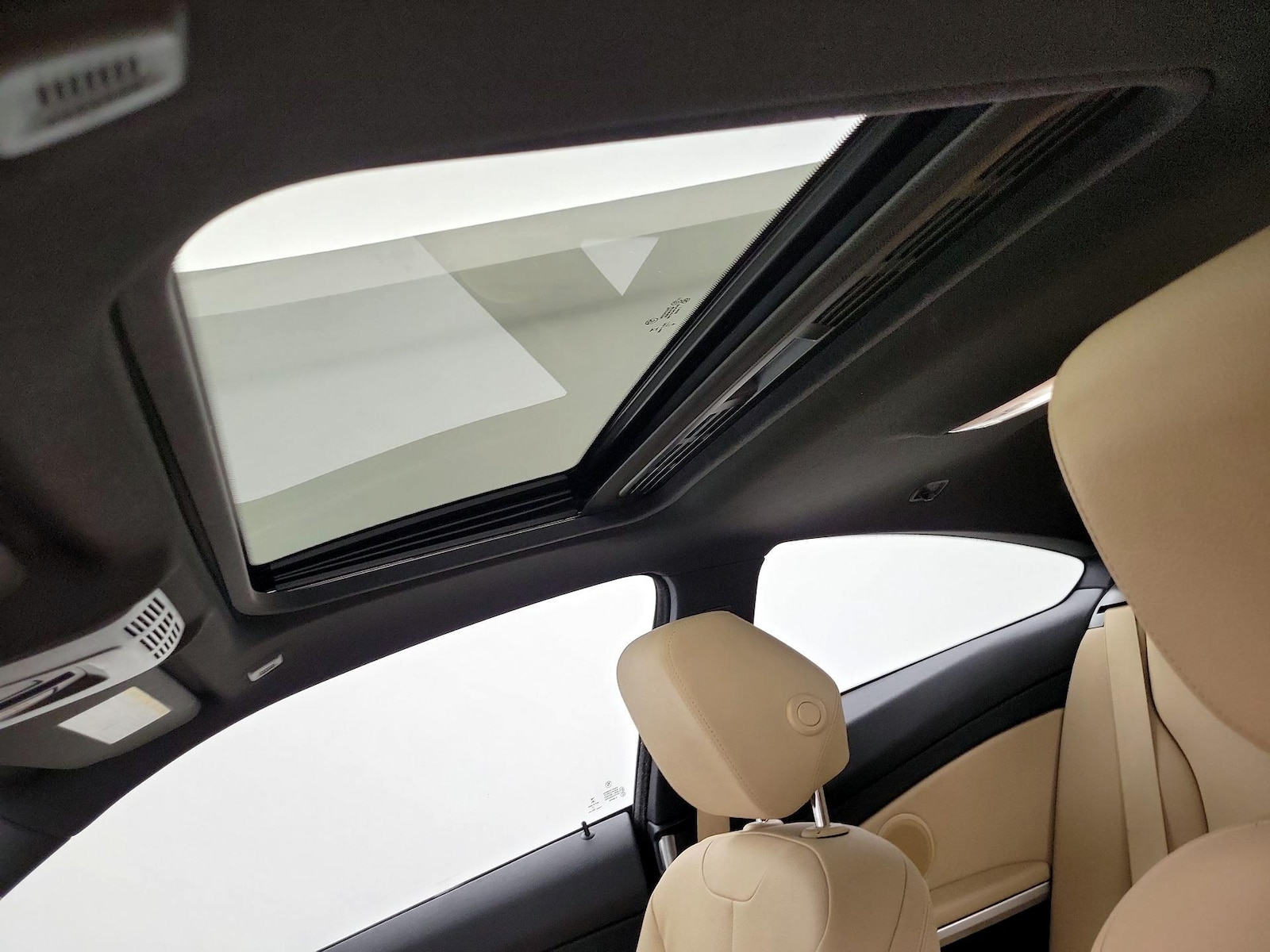 Sunroof(s) & Overhead Airbags