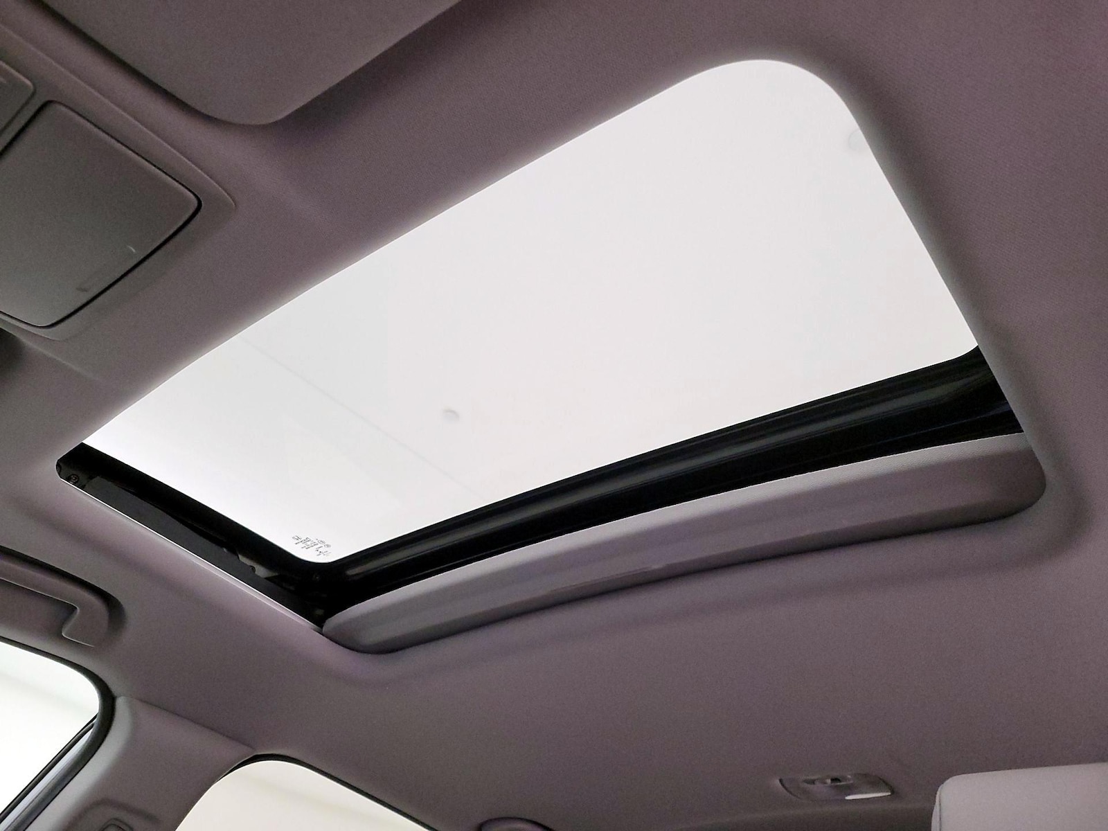 Sunroof(s) & Overhead Airbags