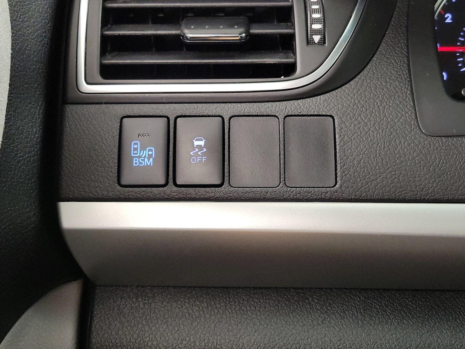 2016 Toyota Camry XSE - Photo 14