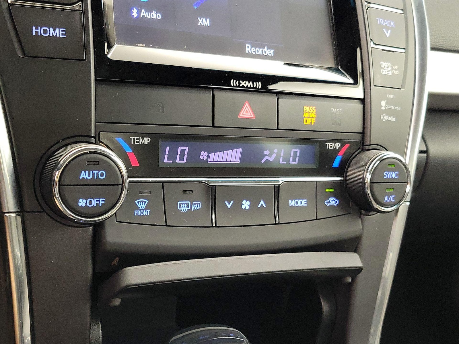 2016 Toyota Camry XSE - Photo 17