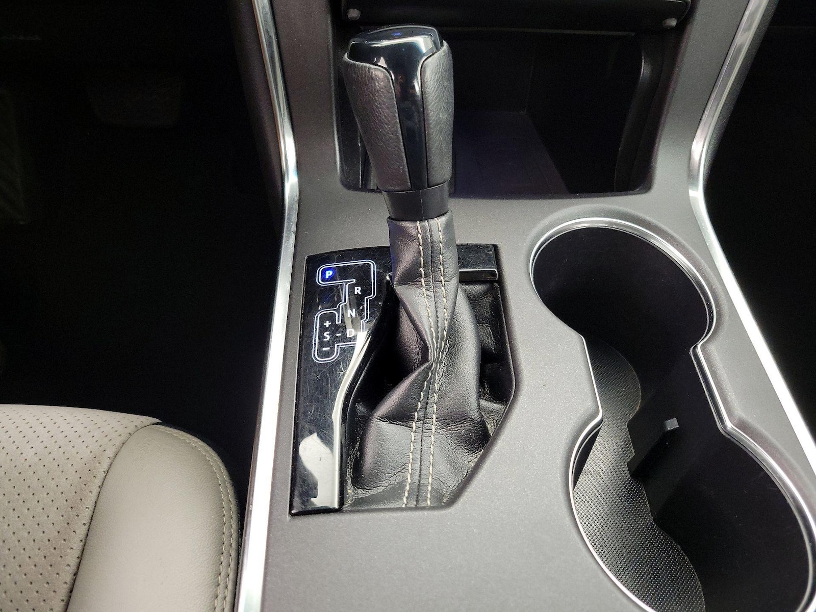 2016 Toyota Camry XSE - Photo 18