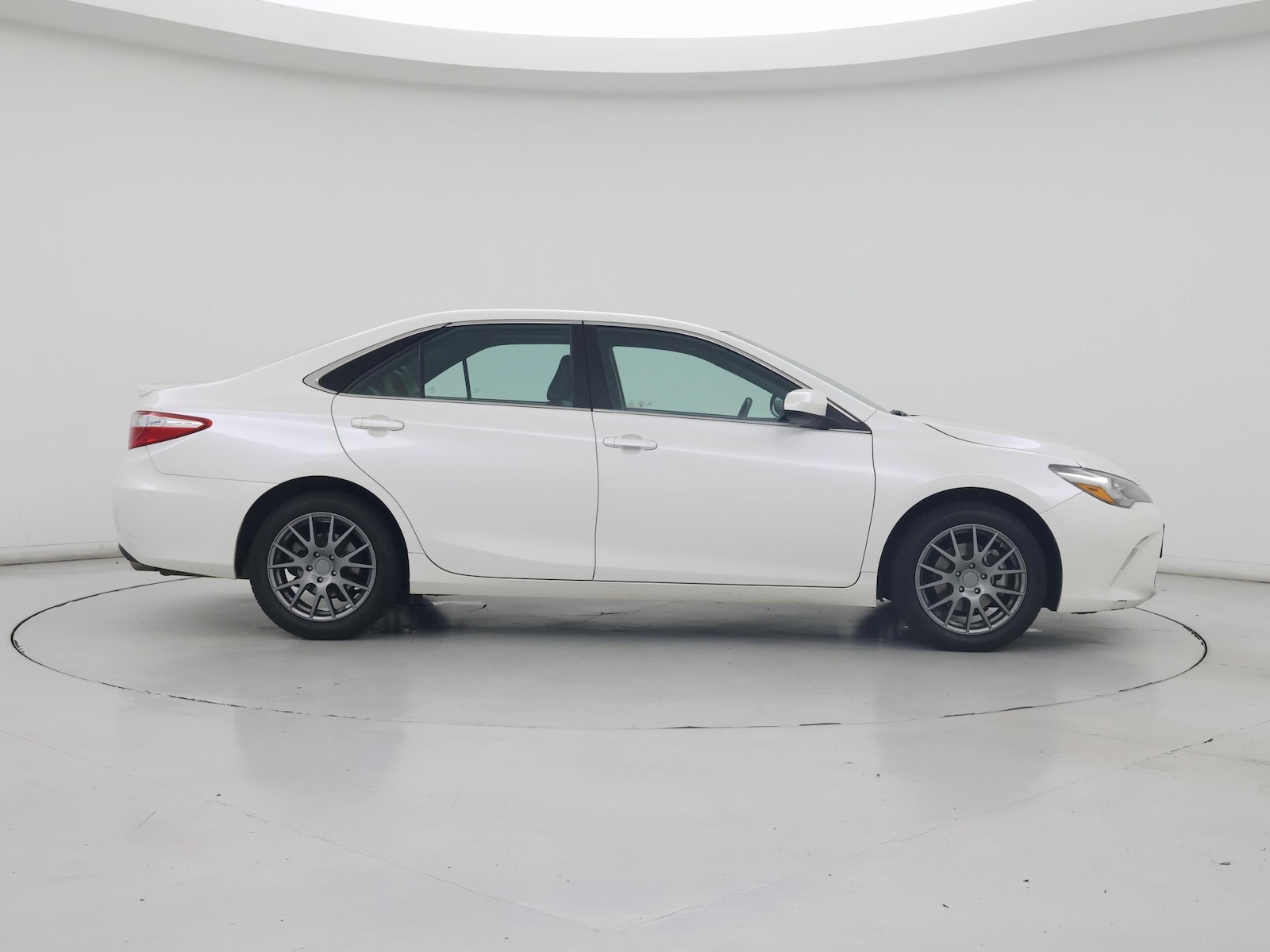 2016 Toyota Camry XSE - Photo 8
