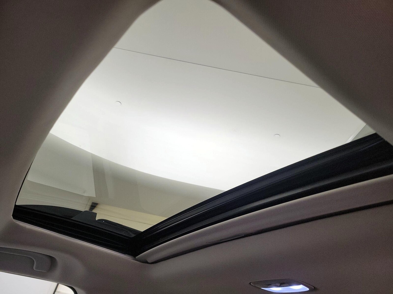 Sunroof(s) & Overhead Airbags