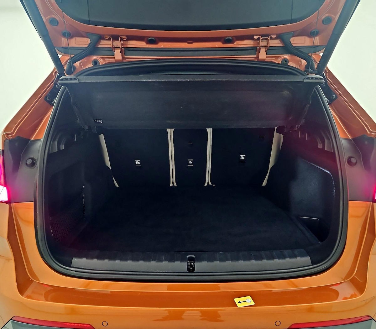 Trunk/Cargo (Seats Up)