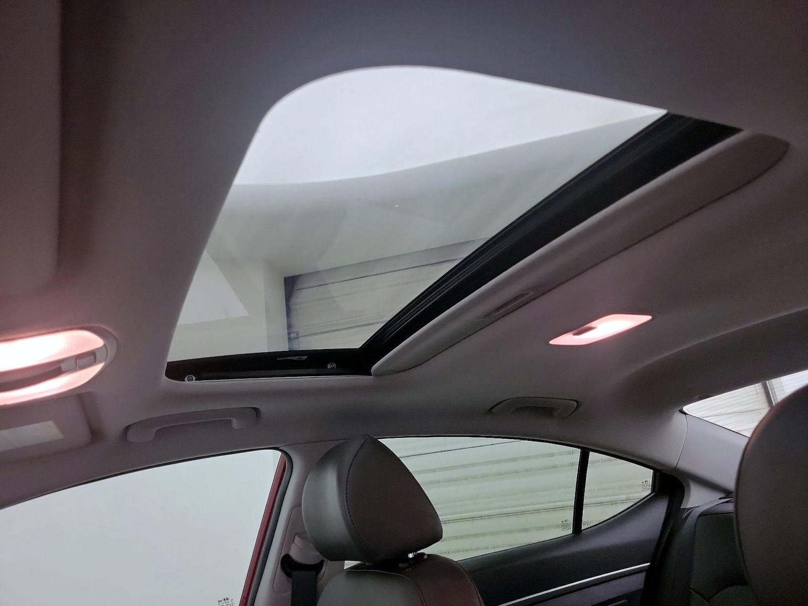 Sunroof(s) & Overhead Airbags