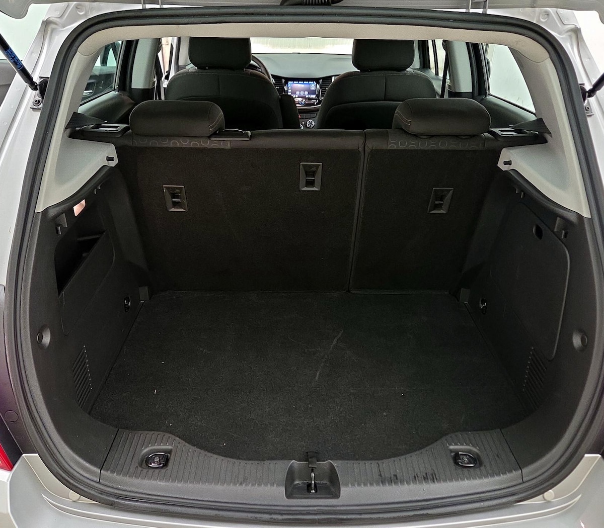 Trunk/Cargo (Seats Up)