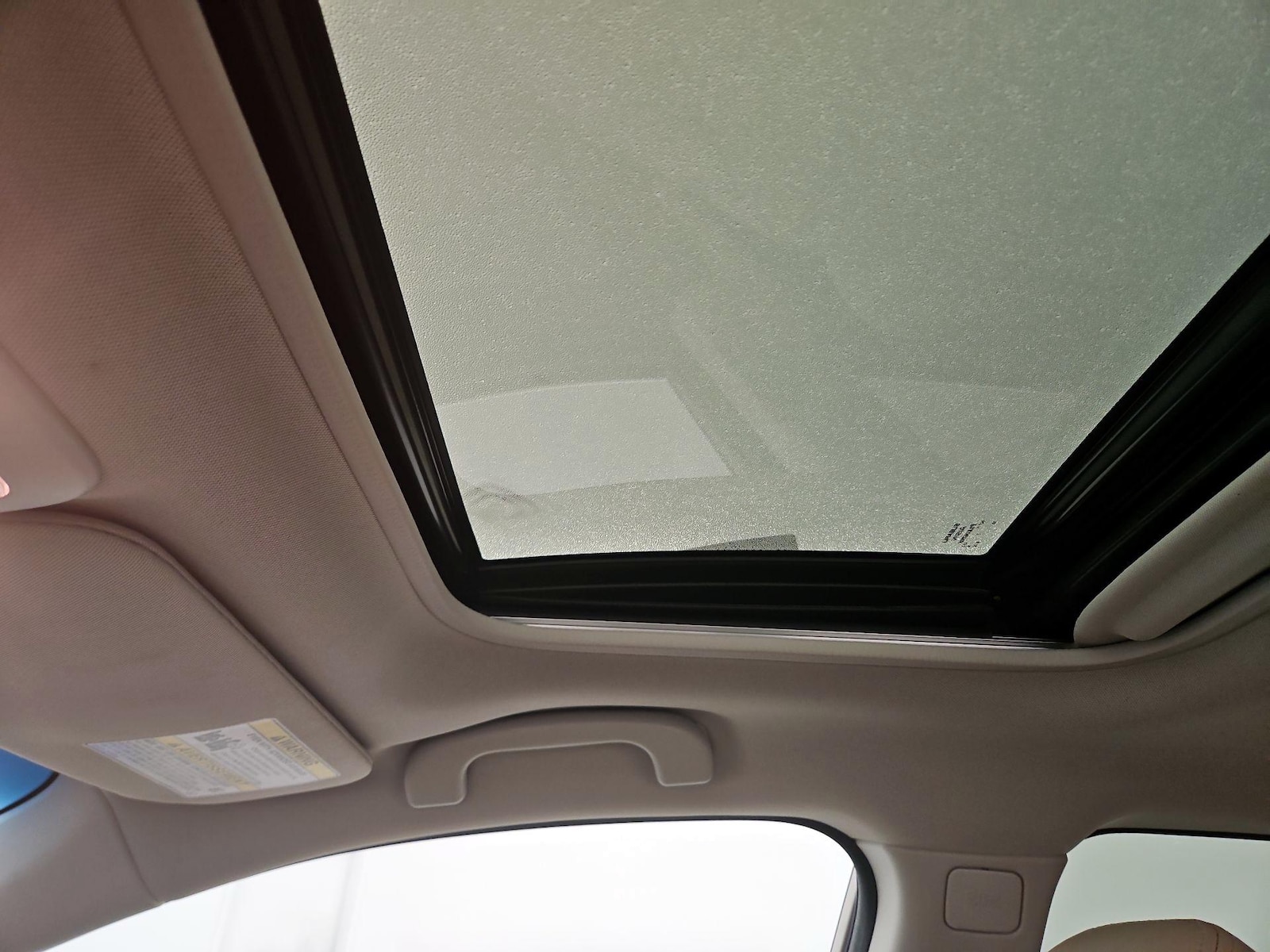 Sunroof(s) & Overhead Airbags
