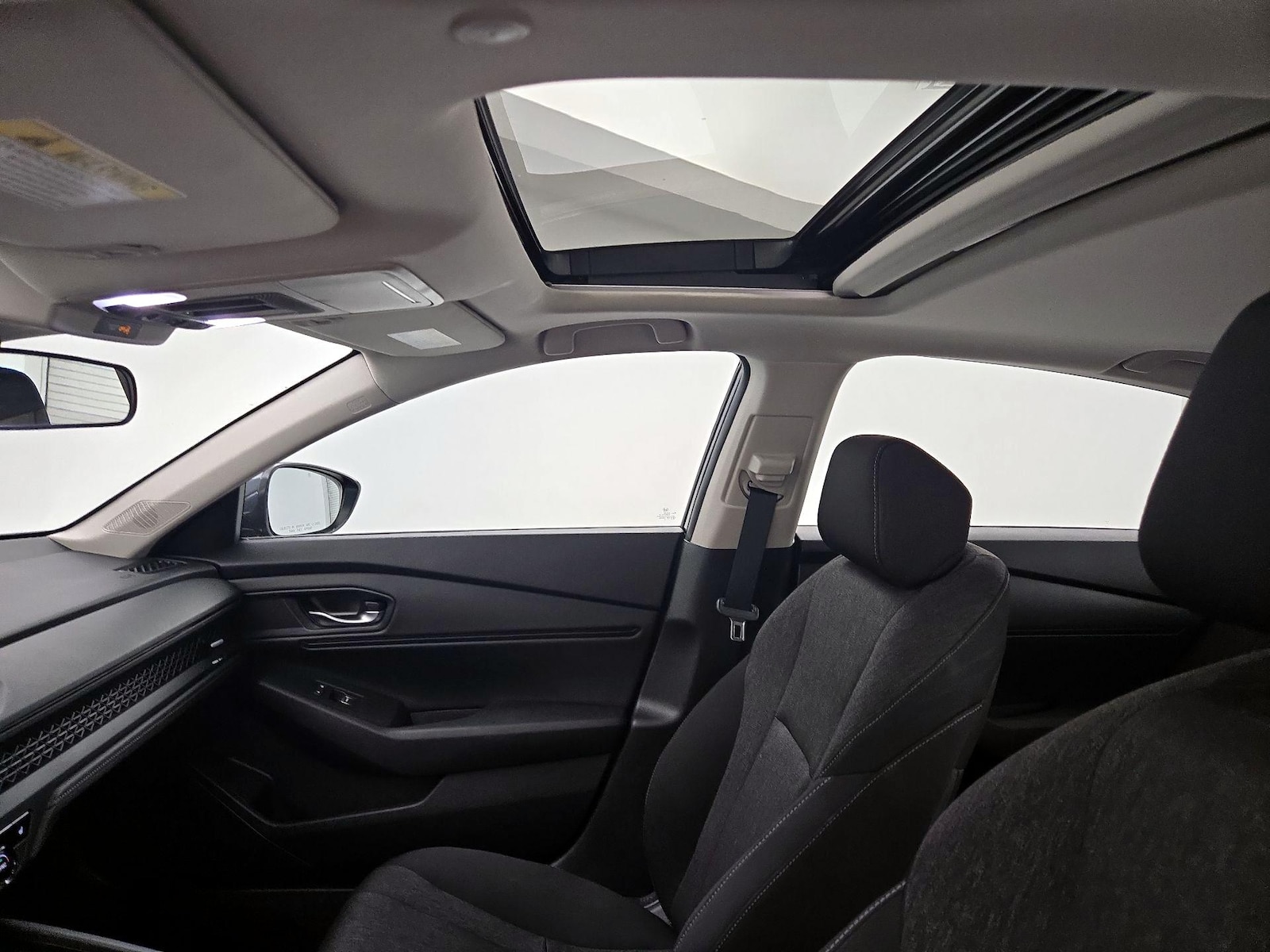 Sunroof(s) & Overhead Airbags