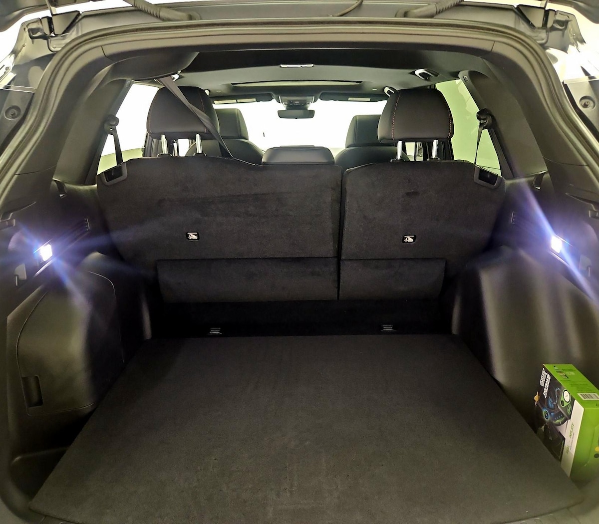 Trunk/Cargo (Seats Up)