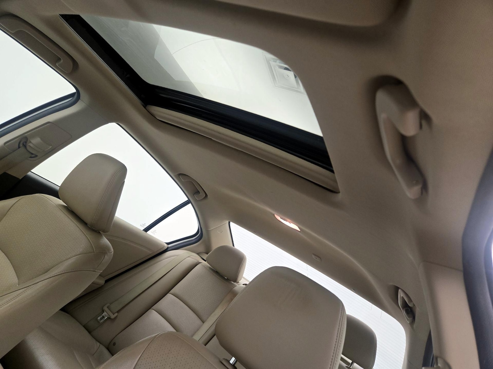 Sunroof(s) & Overhead Airbags