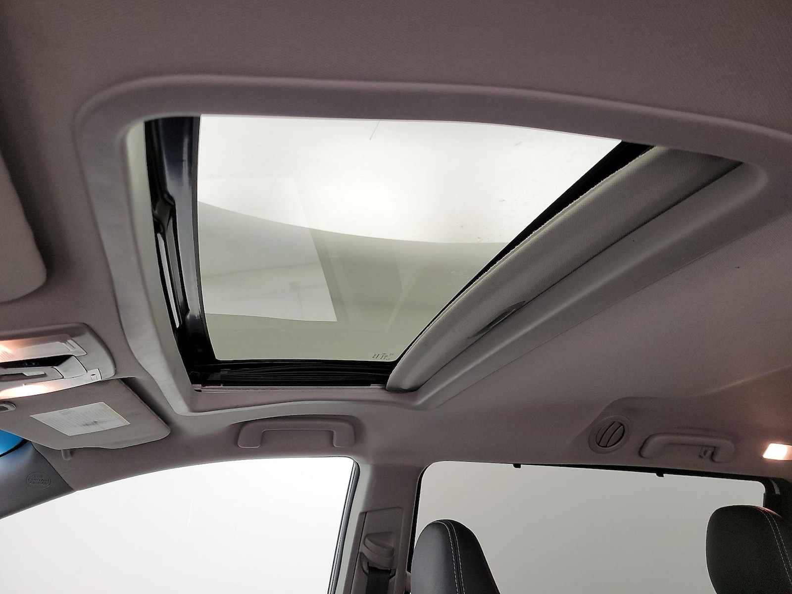 Sunroof(s) & Overhead Airbags