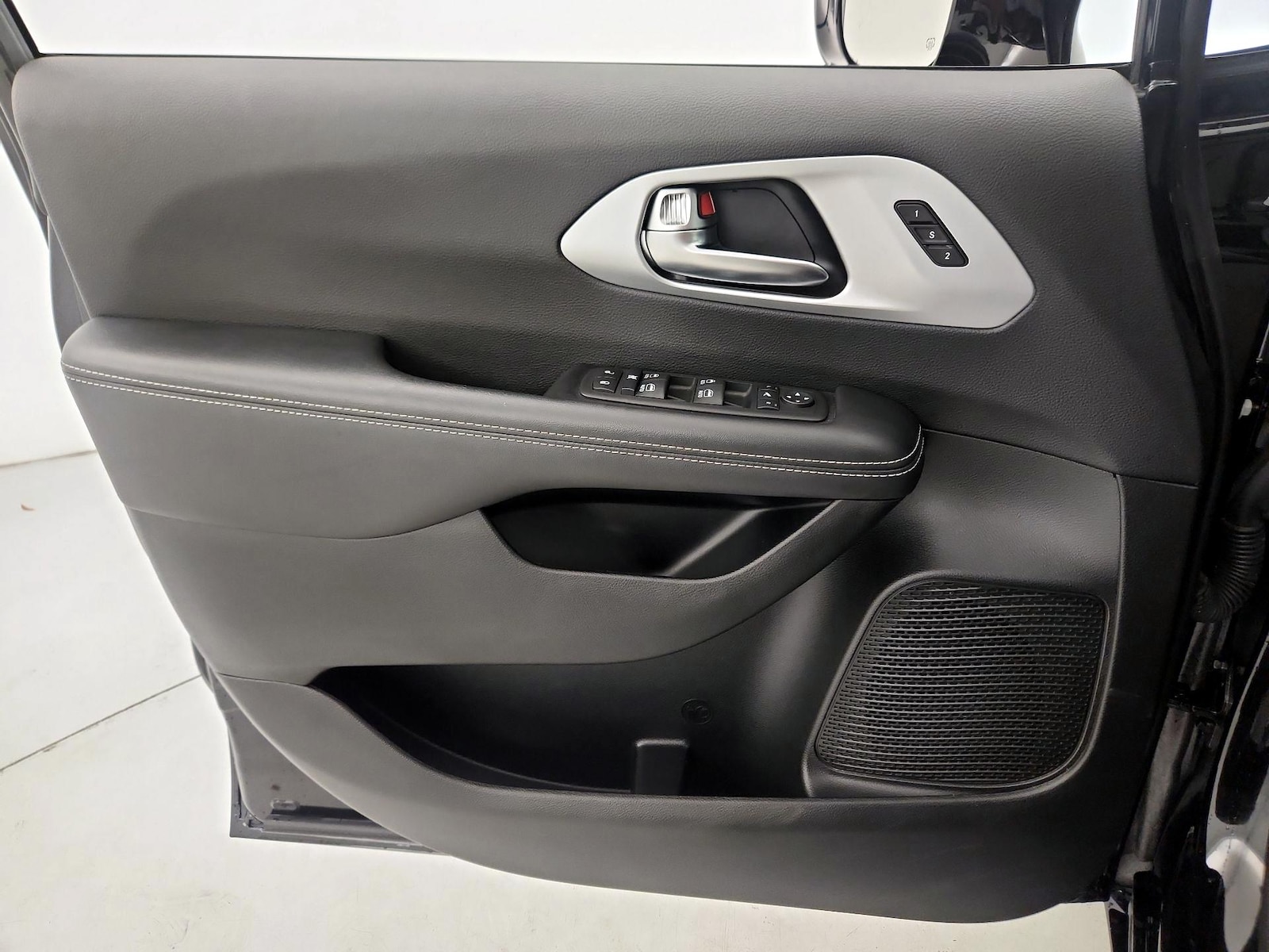 2025 Chrysler Pacifica Limited - Photo 13