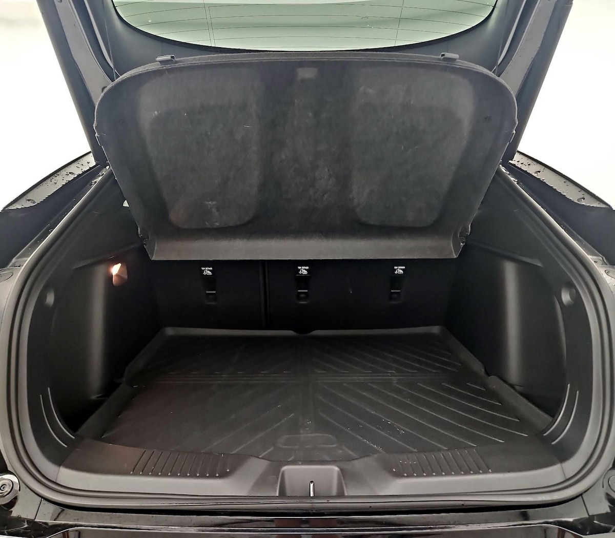 Trunk/Cargo (Seats Up)