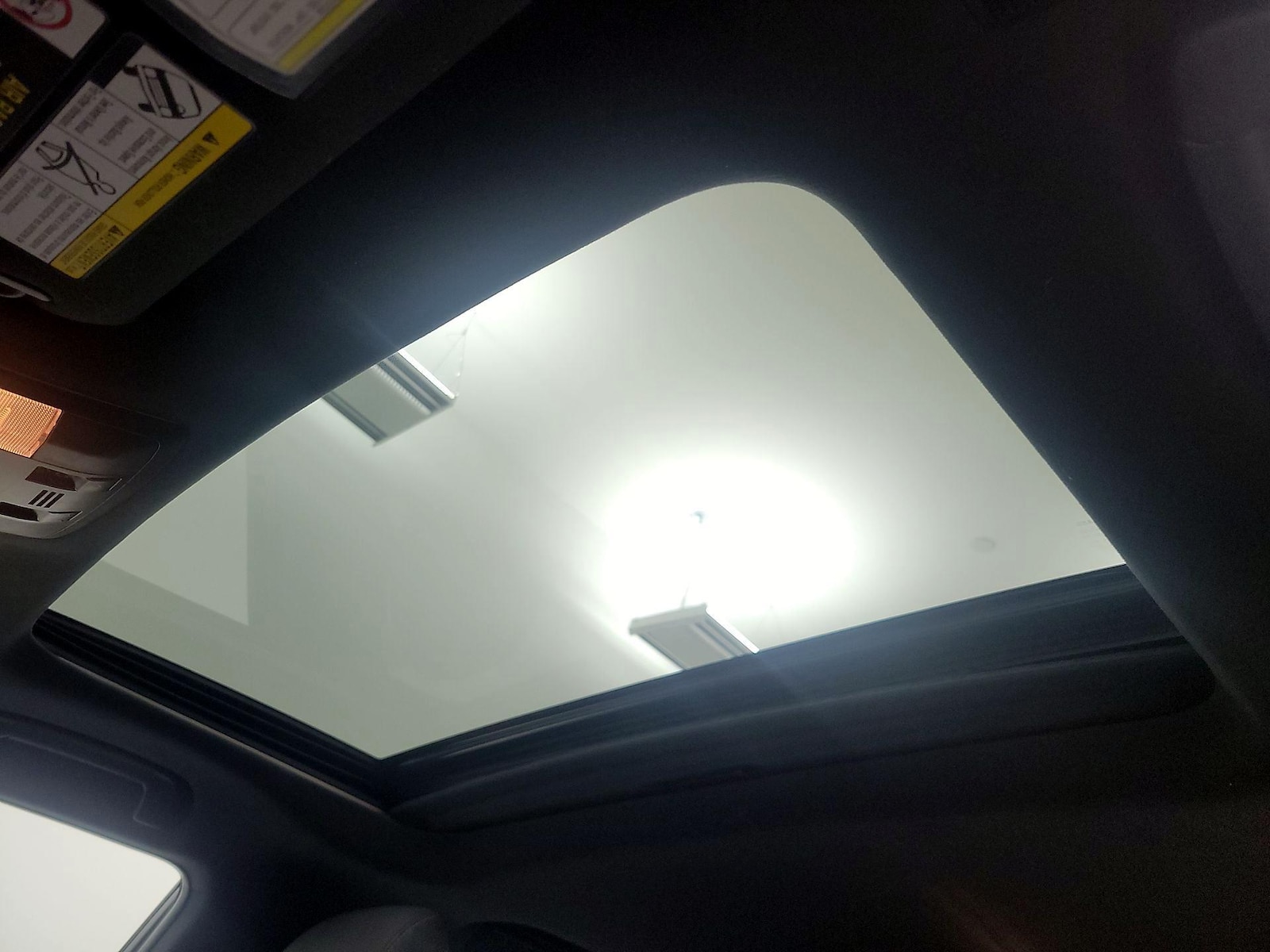 Sunroof(s) & Overhead Airbags