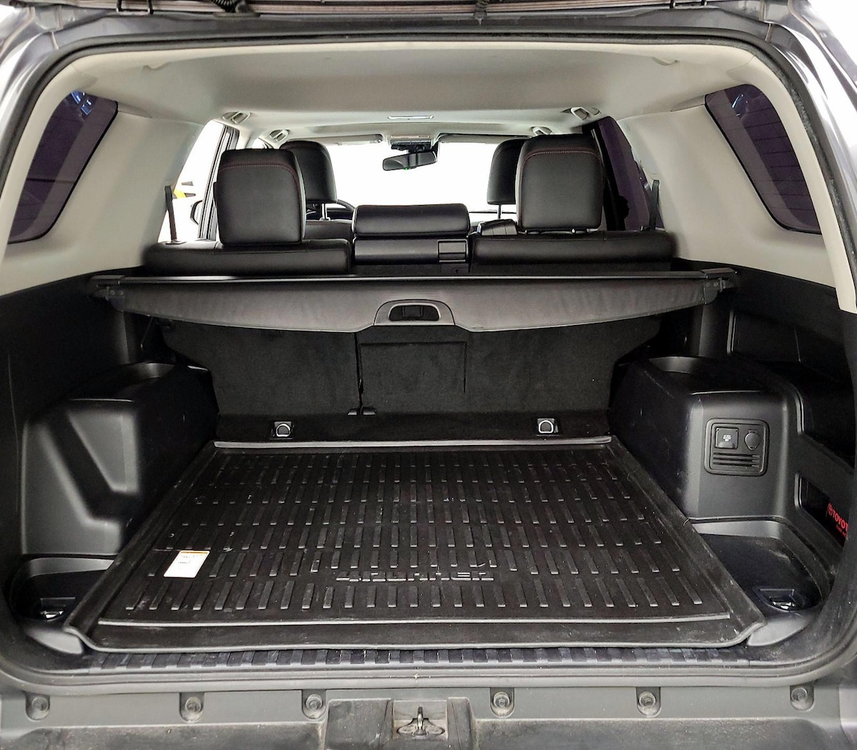 Trunk/Cargo (Seats Up)