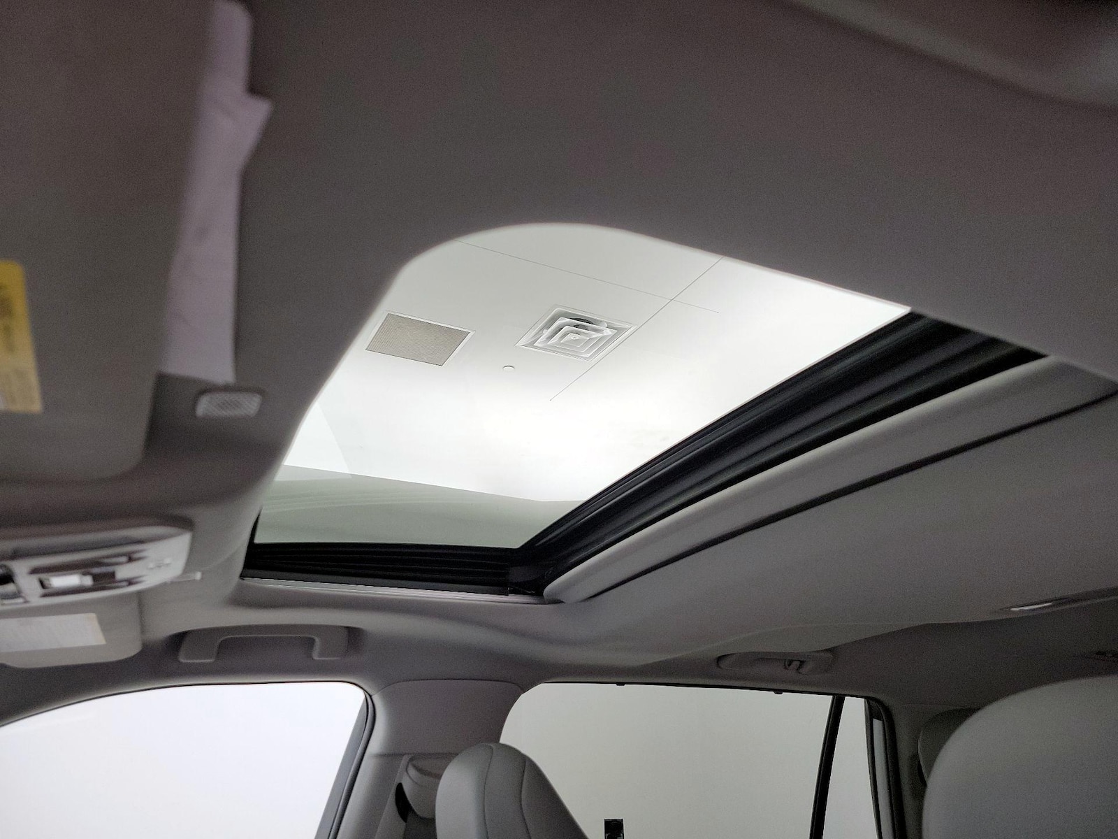 Sunroof(s) & Overhead Airbags