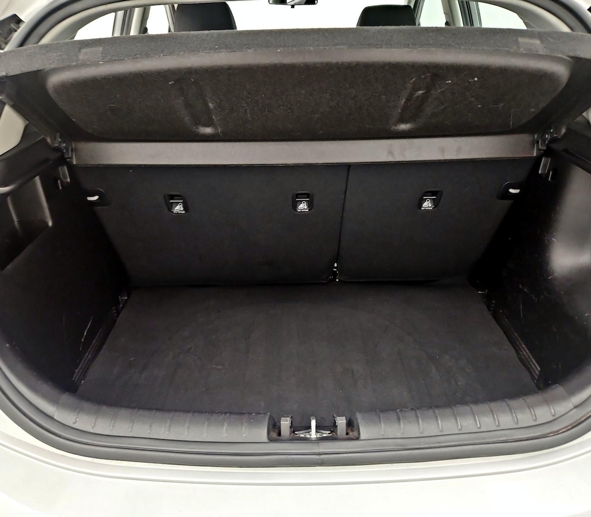 Trunk/Cargo (Seats Up)