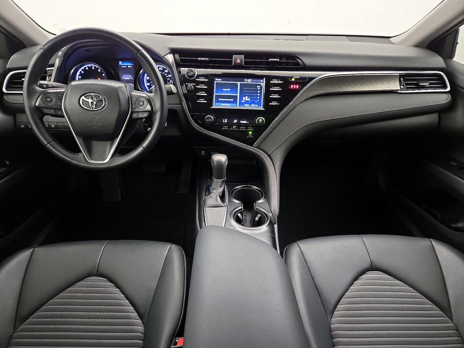 2018 Toyota Camry SE - Photo 10