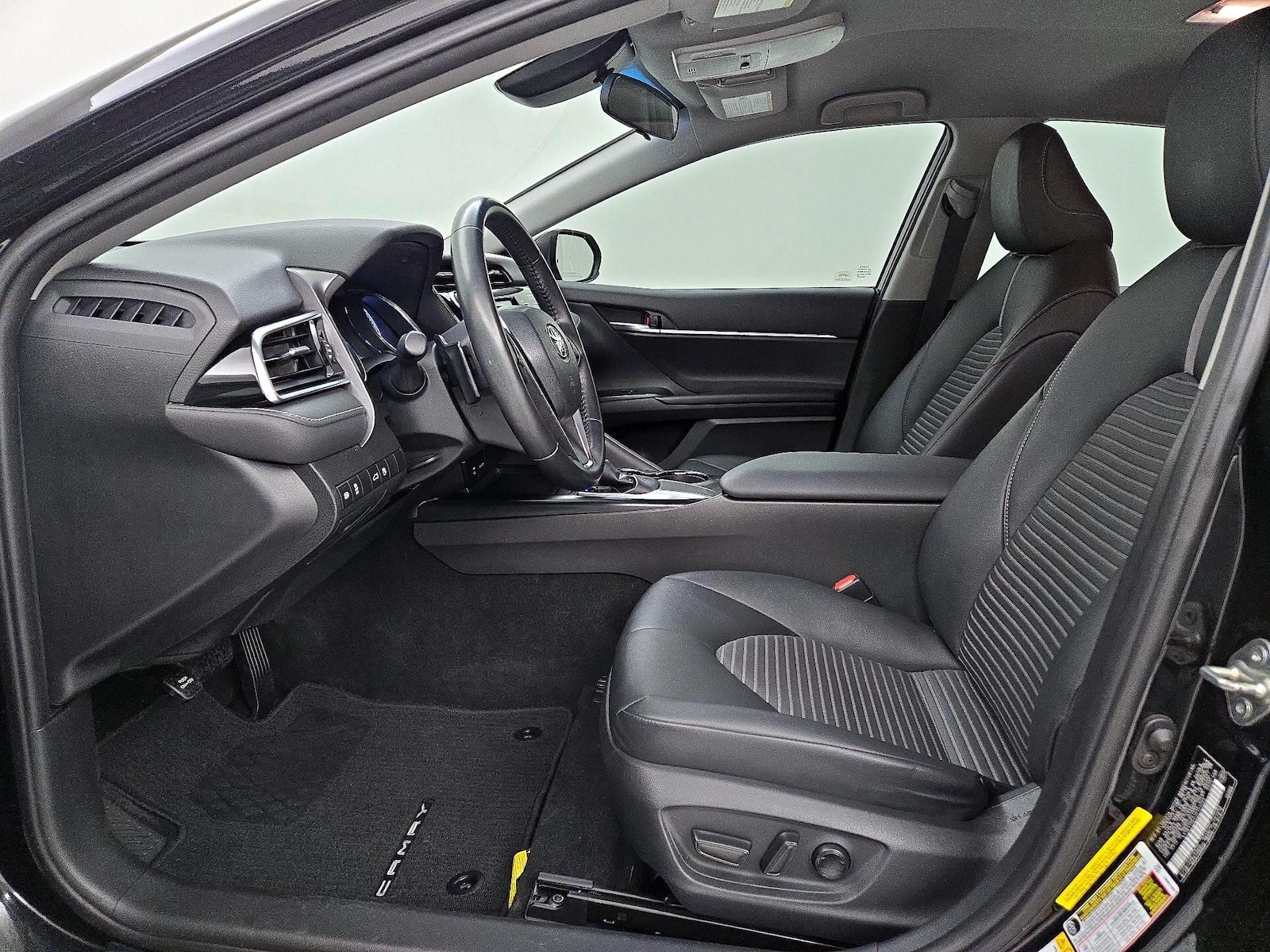 2018 Toyota Camry SE - Photo 12