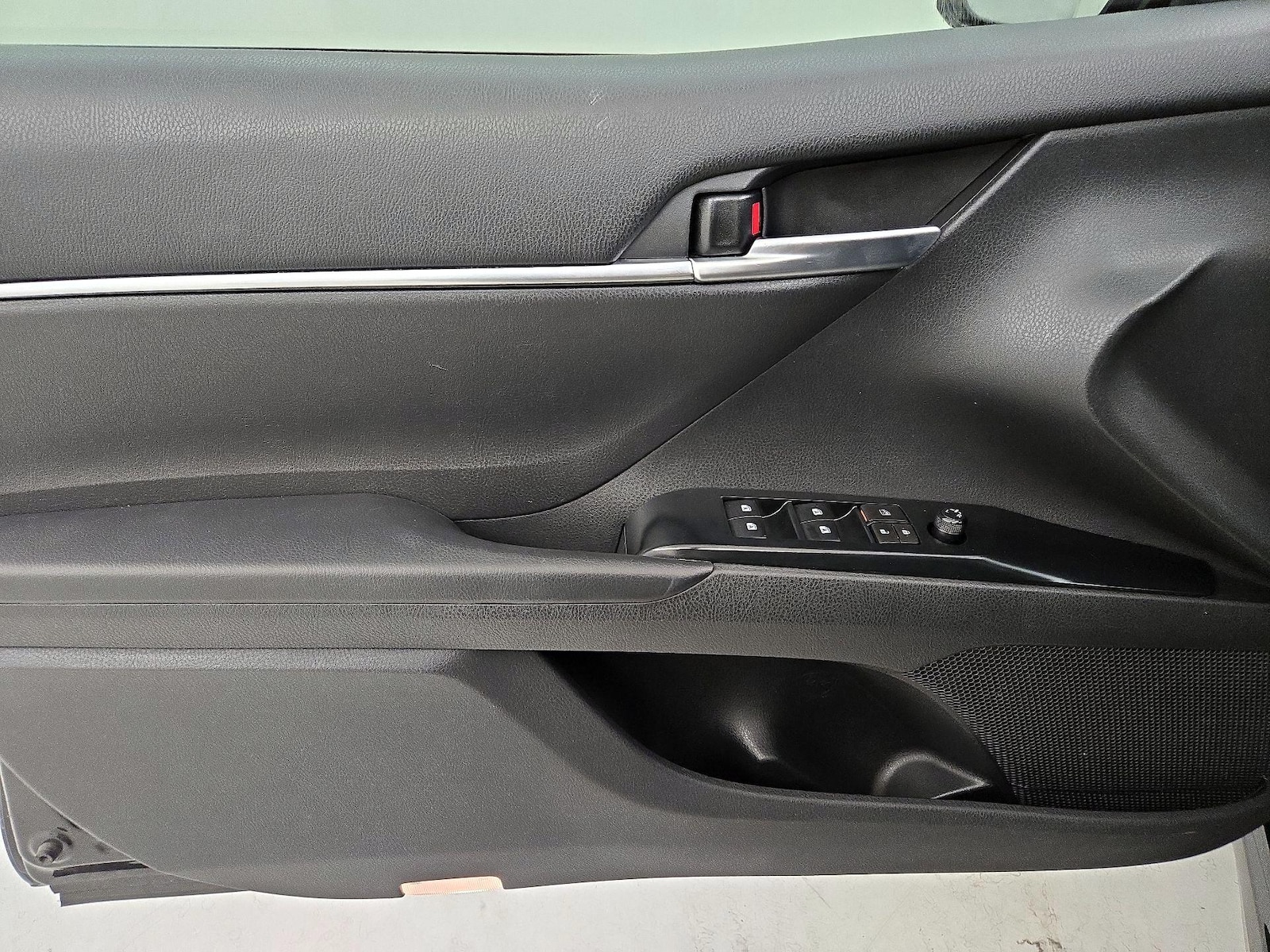 2018 Toyota Camry SE - Photo 13