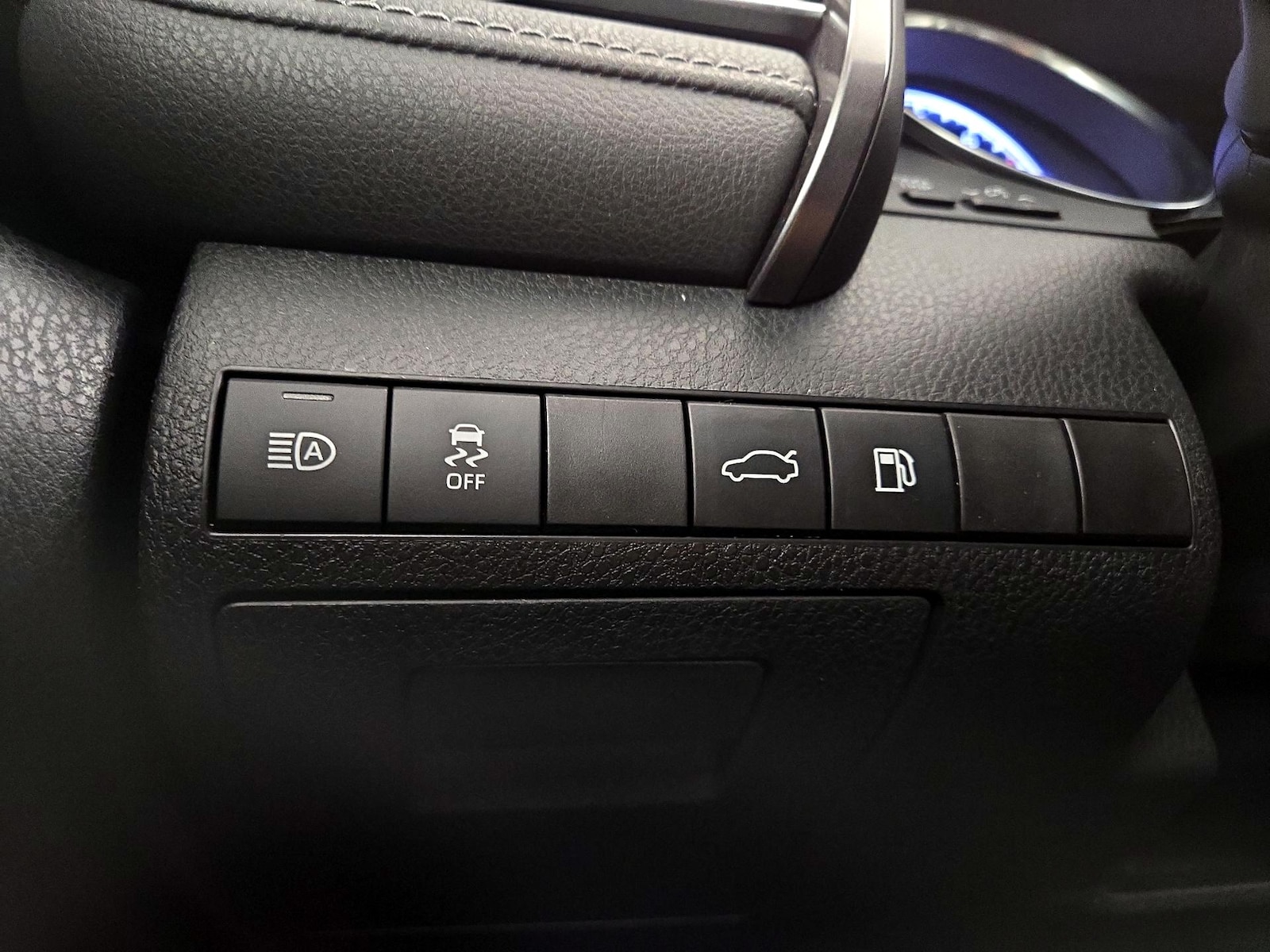 2018 Toyota Camry SE - Photo 14