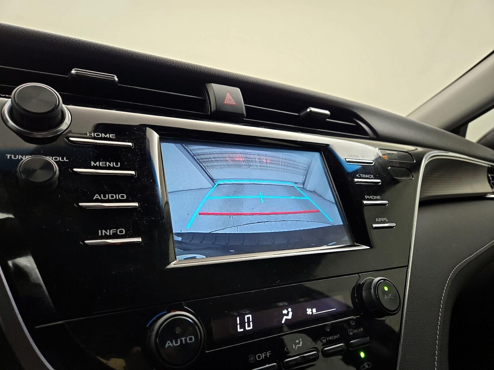 2018 Toyota Camry SE - Photo 15
